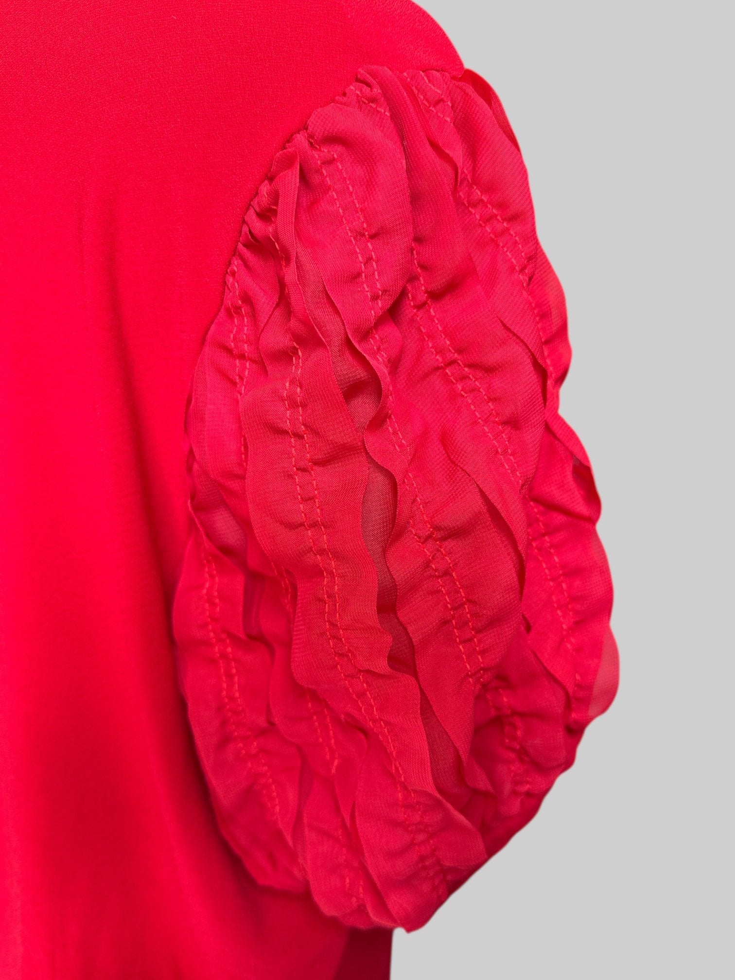 3X Red top with puffy ruffled sleeves