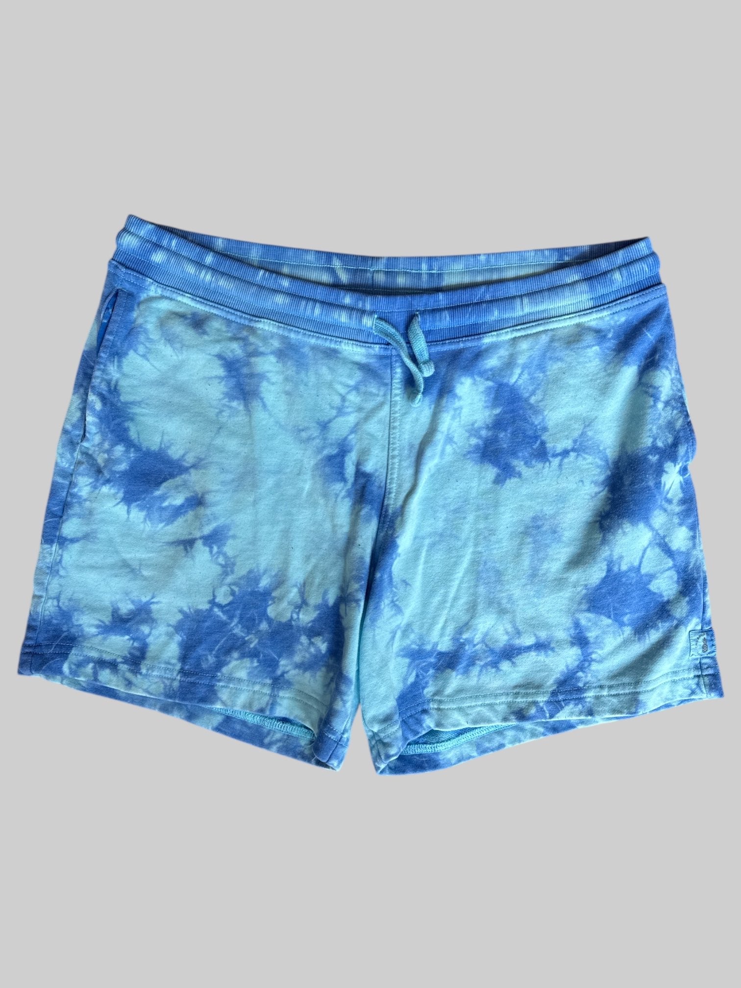 0X blue tie dye stretchy shorts with drawstring and pockets