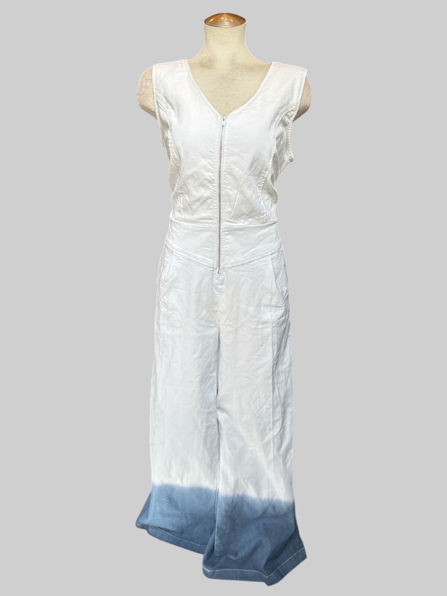 XL NWT White jumpsuit with blue pant bottoms and zipper in front
