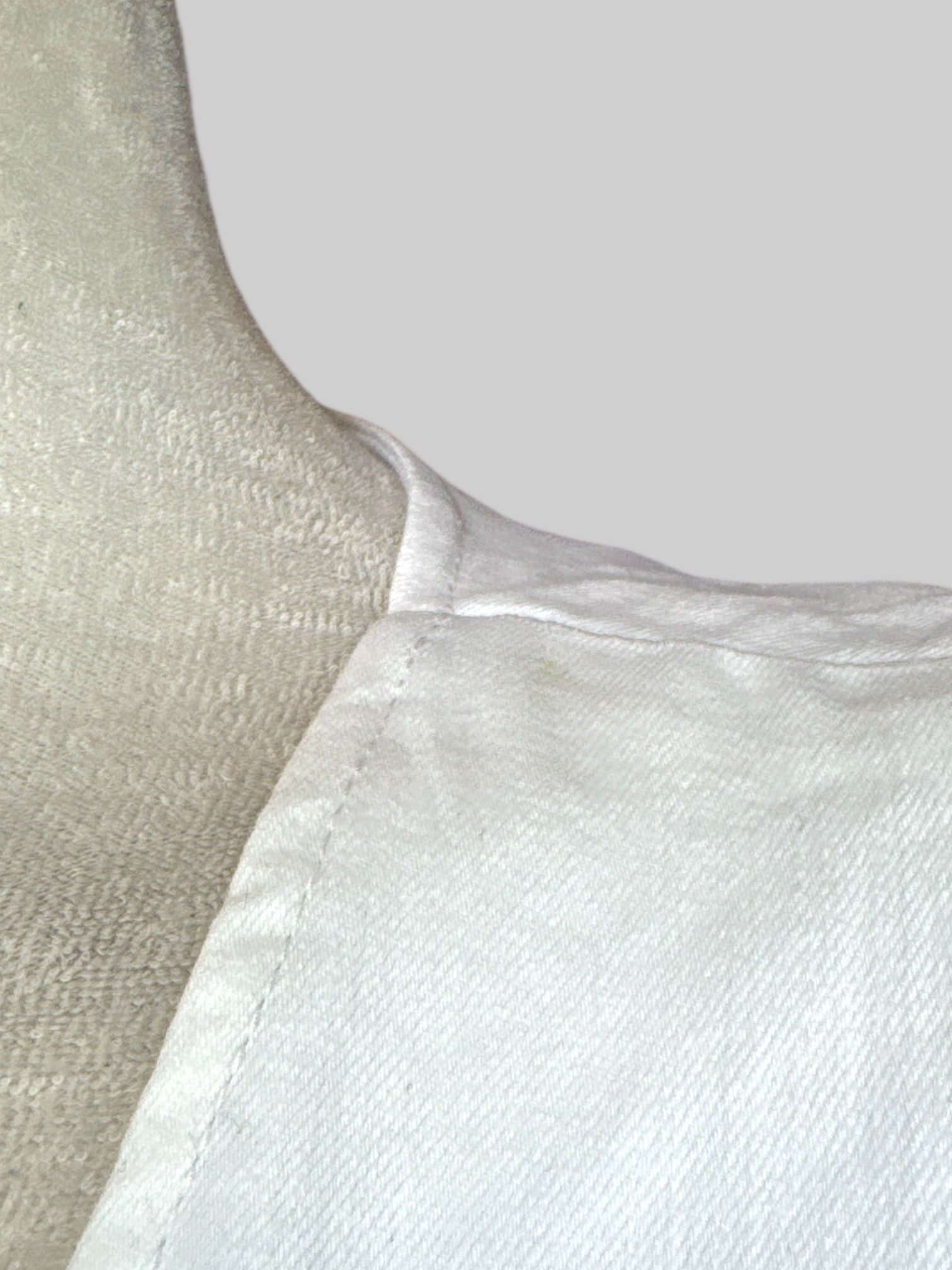 XL NWT White jumpsuit with blue pant bottoms and zipper in front