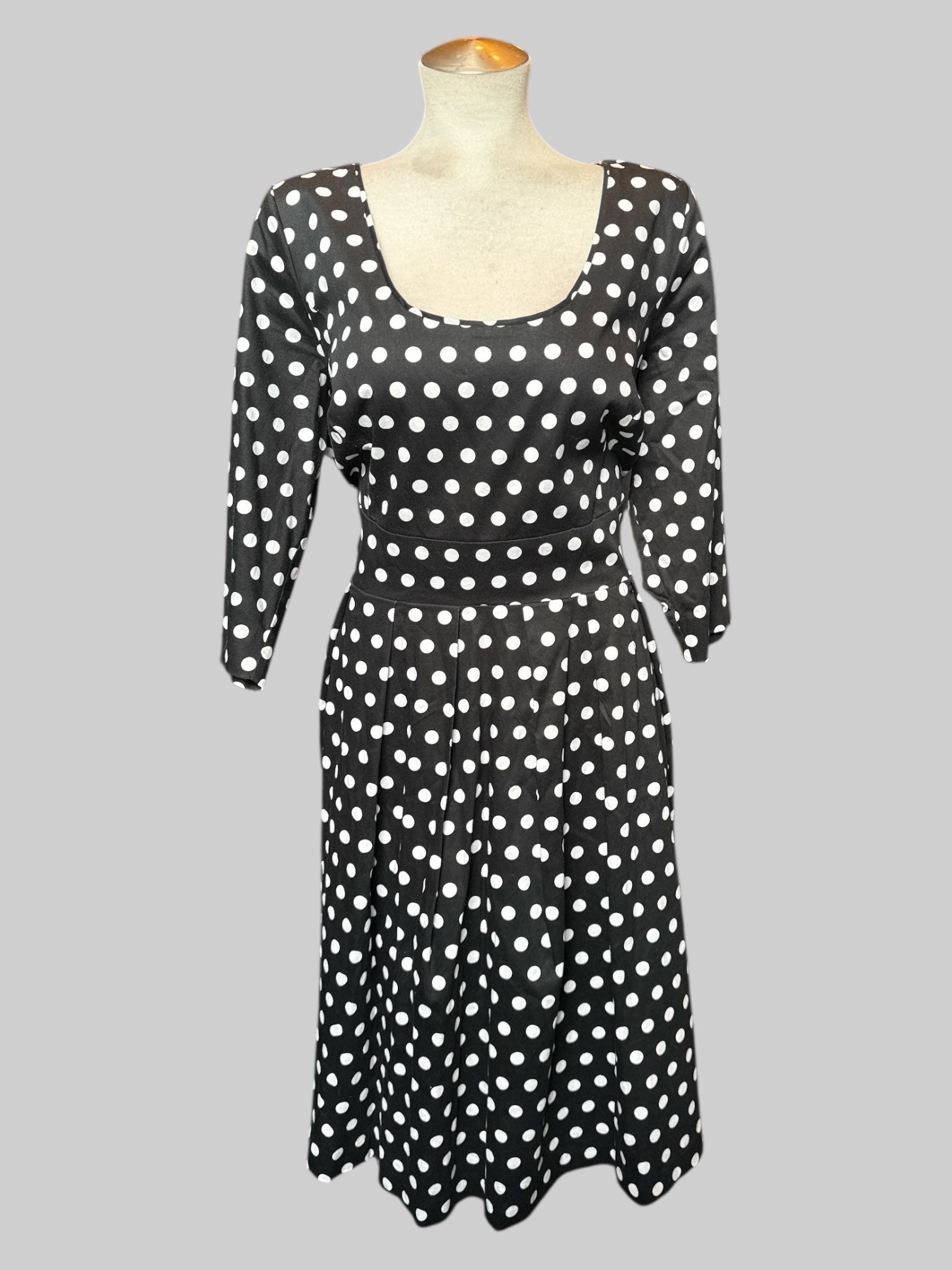 0X Black and white polkadot dress with quarter sleeves and belt loops
