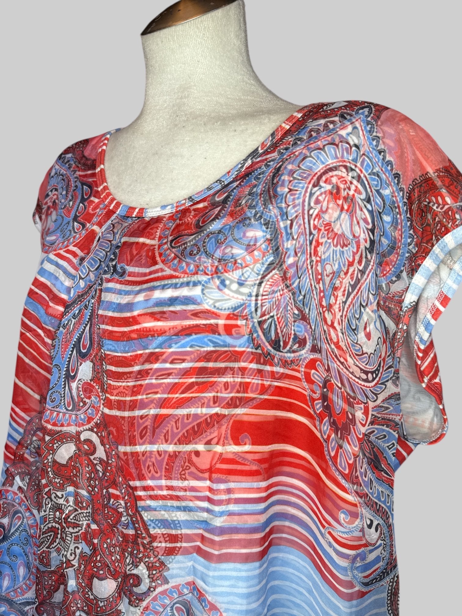 4X Flowy white blue and red top with paisley patterns, stripes, and shear layers in front