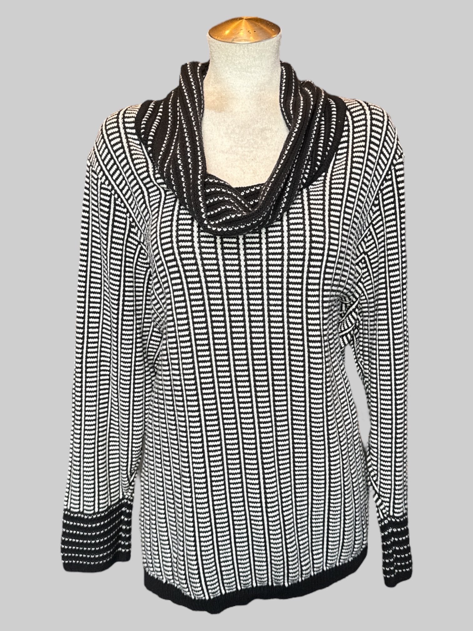 5X Black and white pattern knit cowl neck sweater