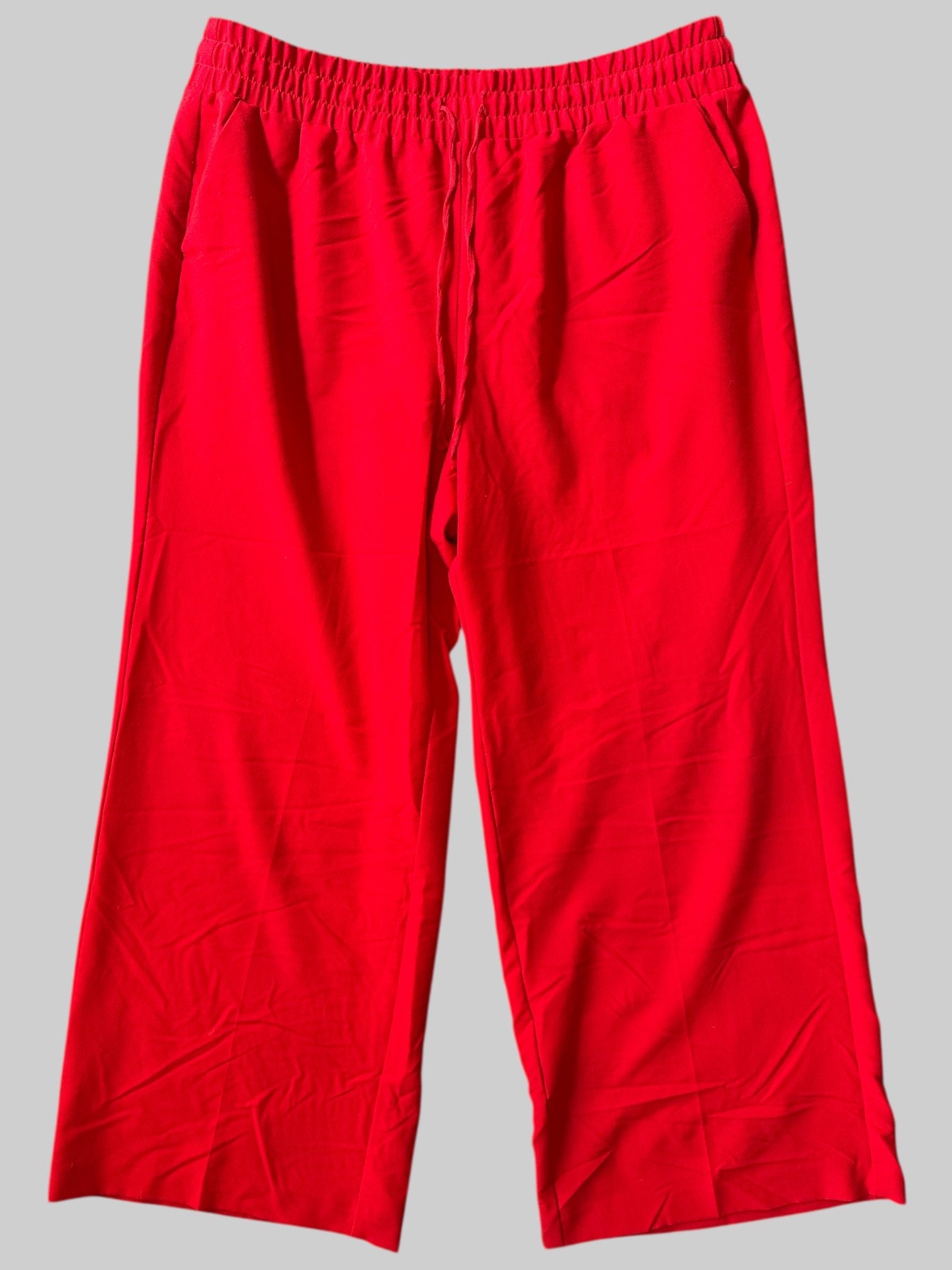 2X Red pants with stretchy waist, drawstring, and pockets