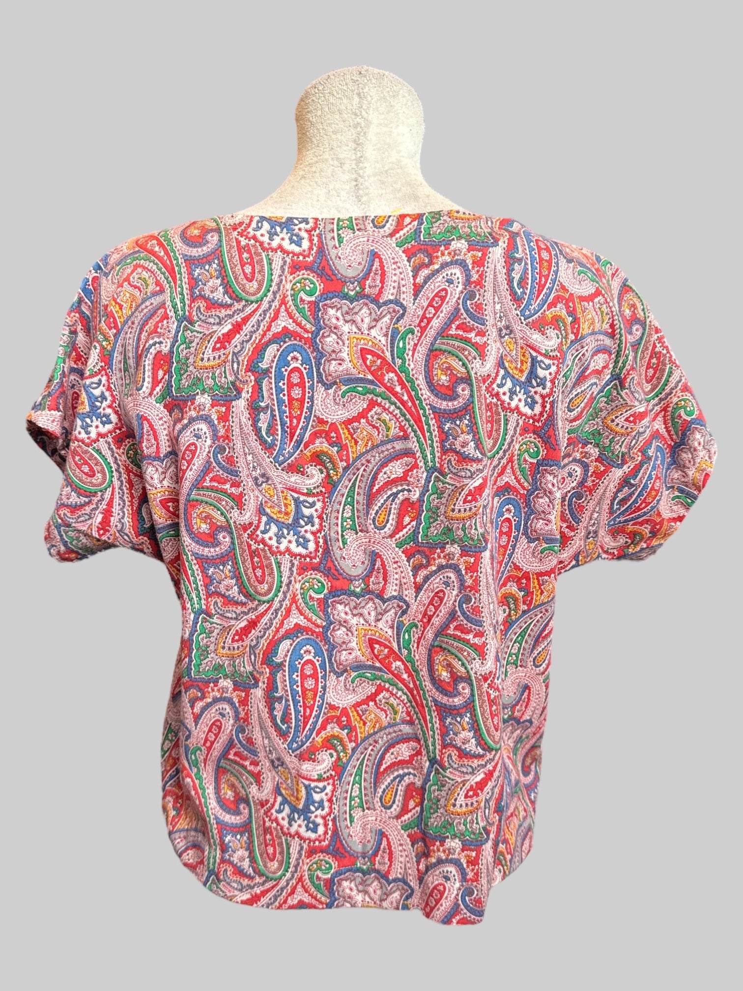 L Vintage funky red top with multicolor Paisley designs