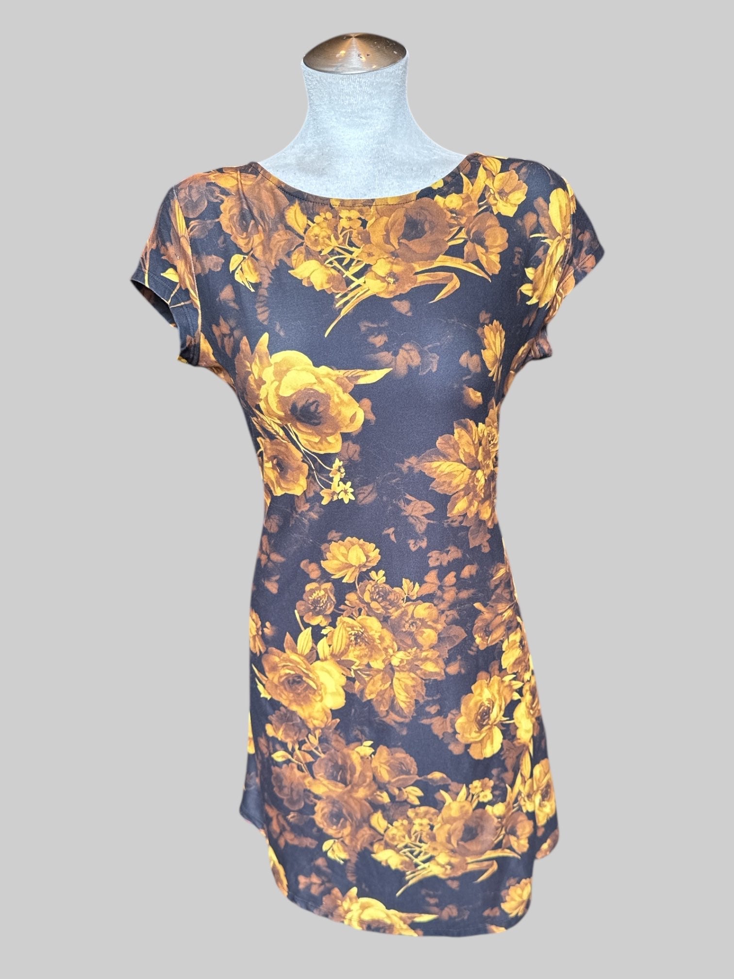 0X Soft black dress with yellow florals and lattice cut out back