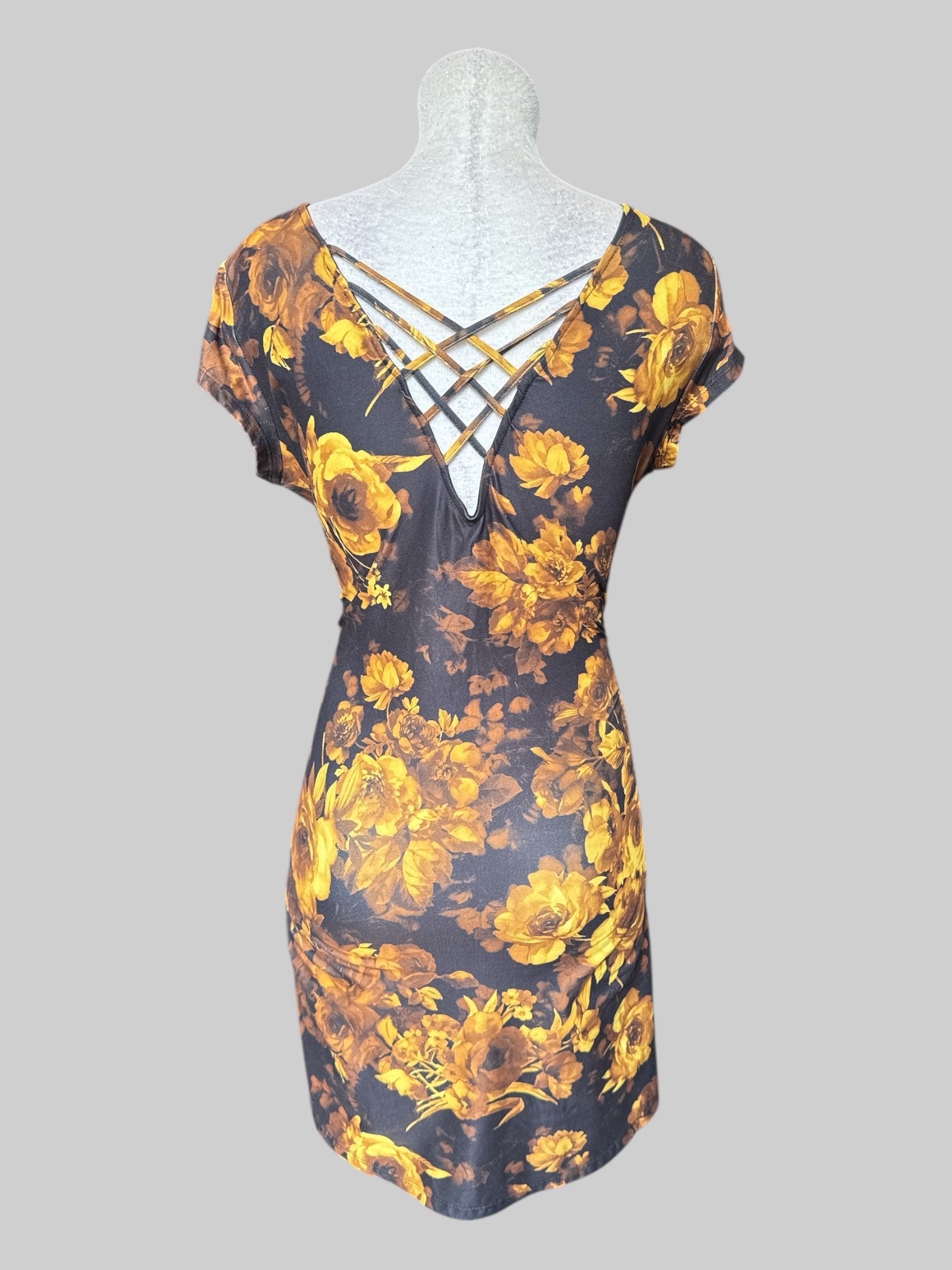 0X Soft black dress with yellow florals and lattice cut out back