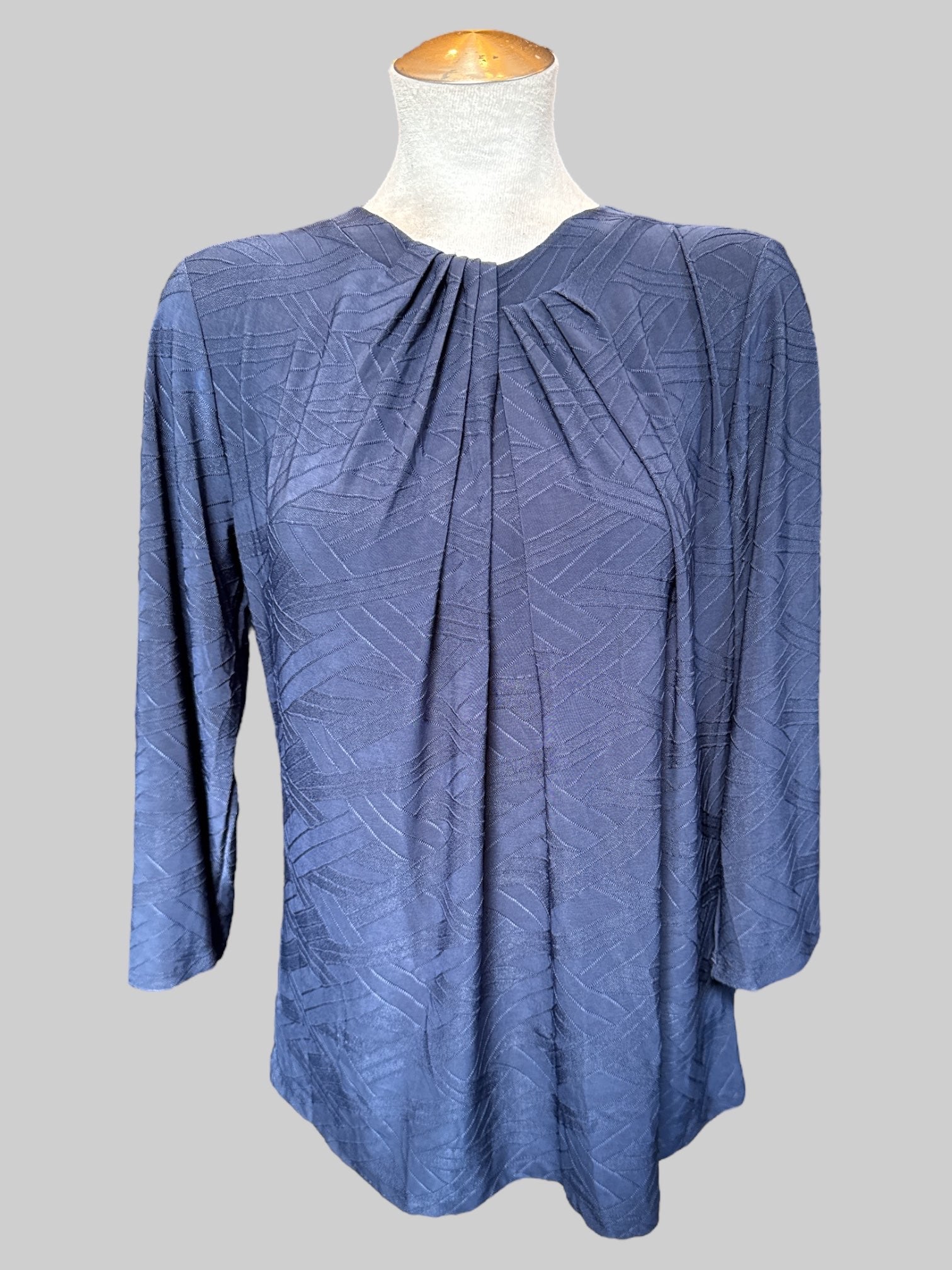1X NWT Navy blue textured top with chest pleating and quarter sleeves