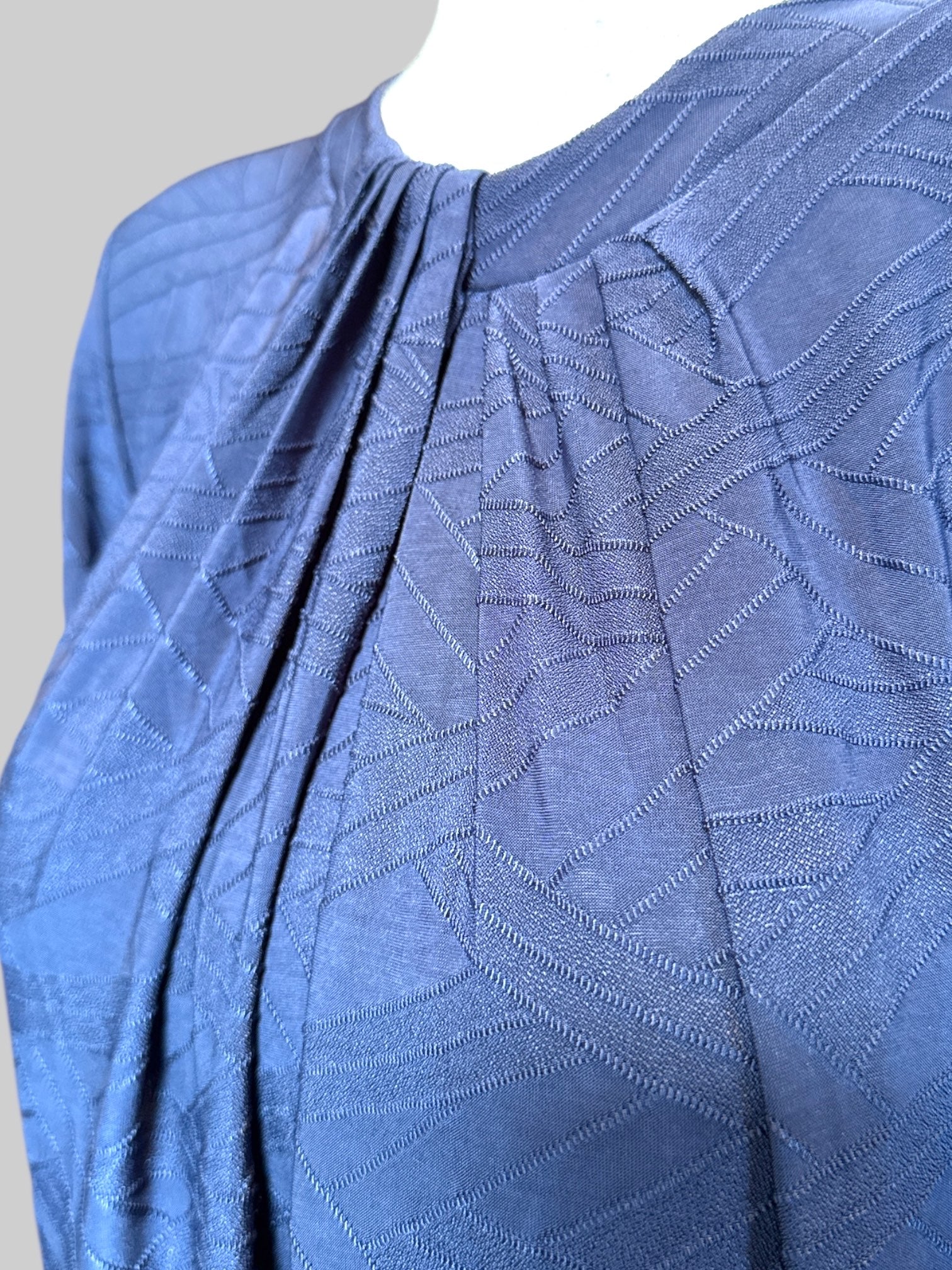 1X NWT Navy blue textured top with chest pleating and quarter sleeves