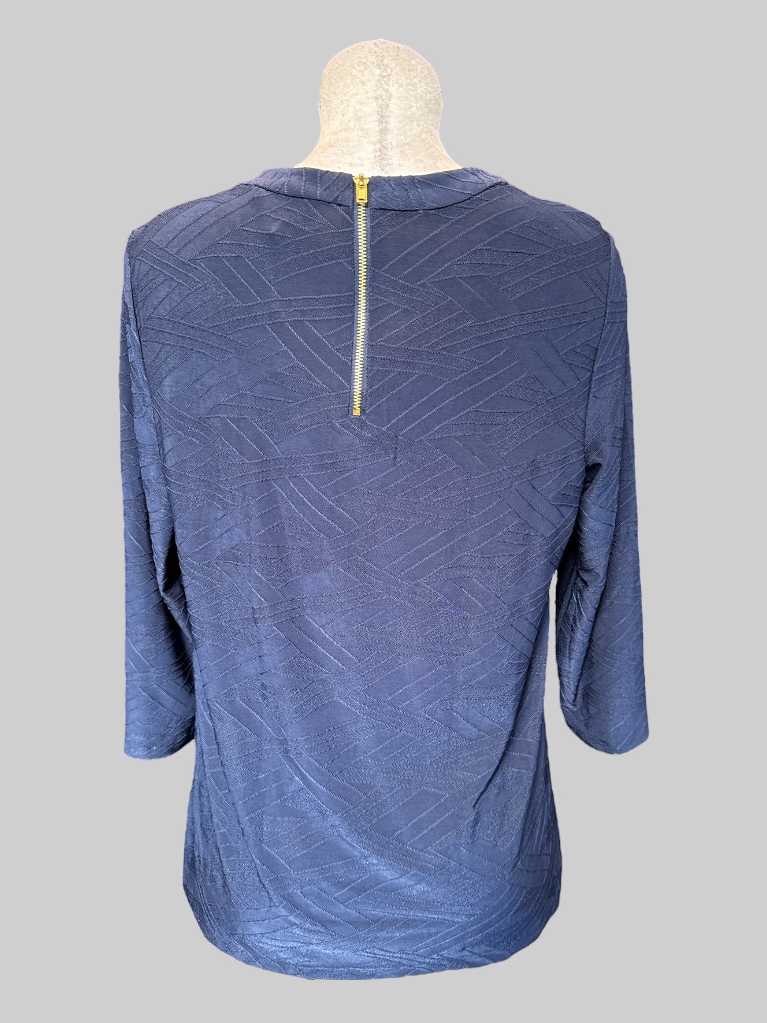 1X NWT Navy blue textured top with chest pleating and quarter sleeves