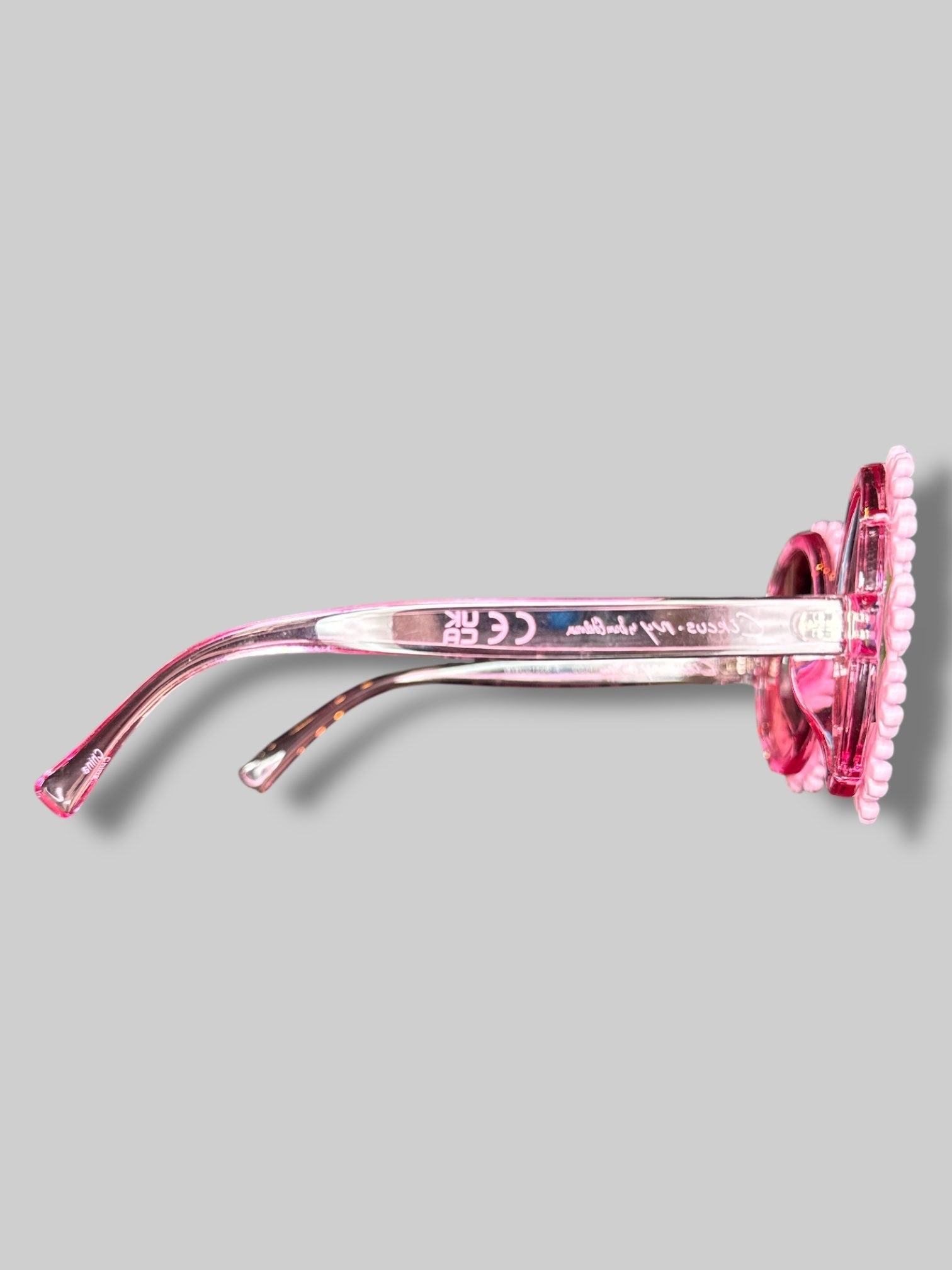 Pink round sunglasses with flower decoration on lenses