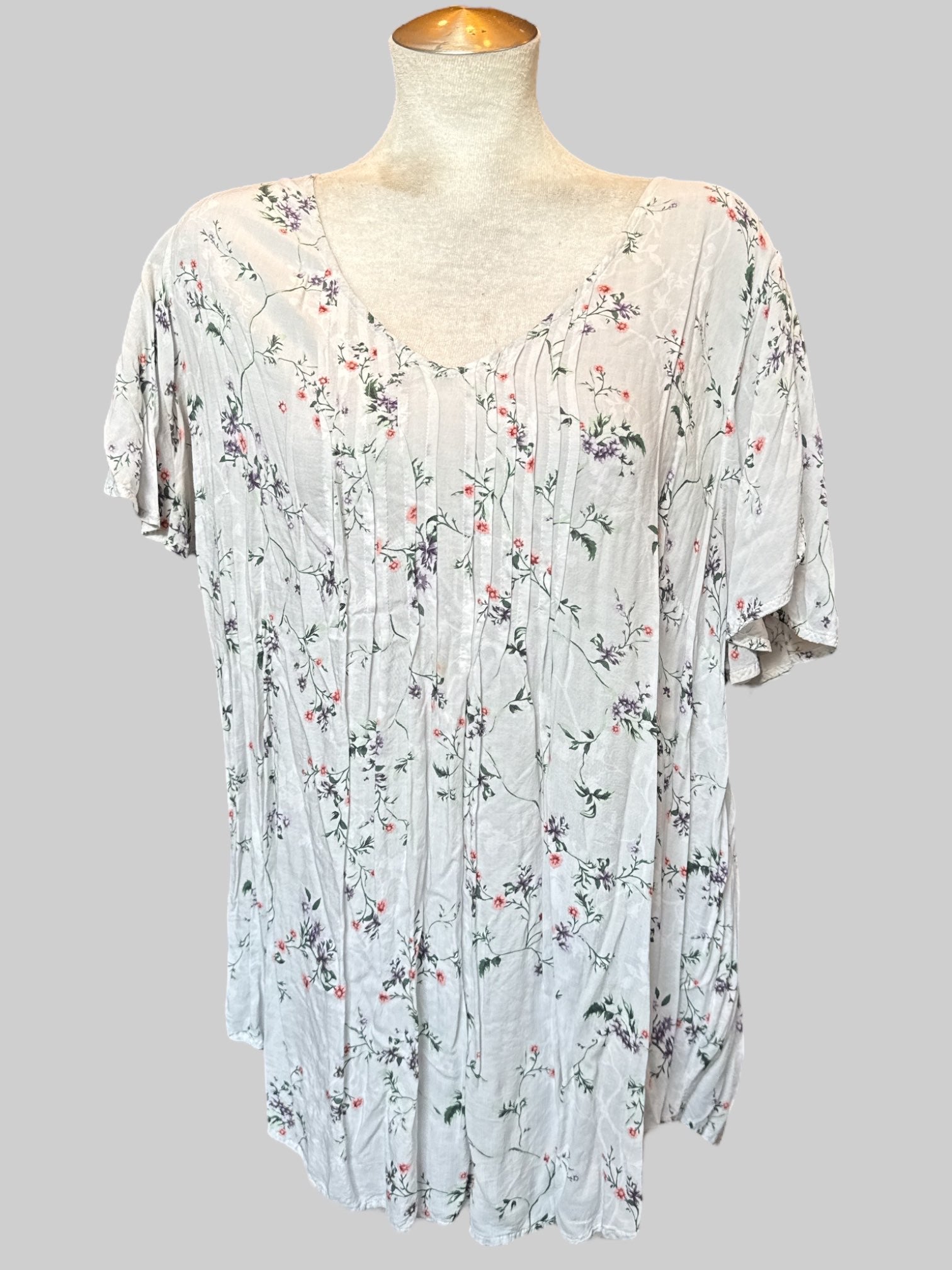 3X White flowy shirt with pleating, buttons on the arms, and purple pink green and white florals