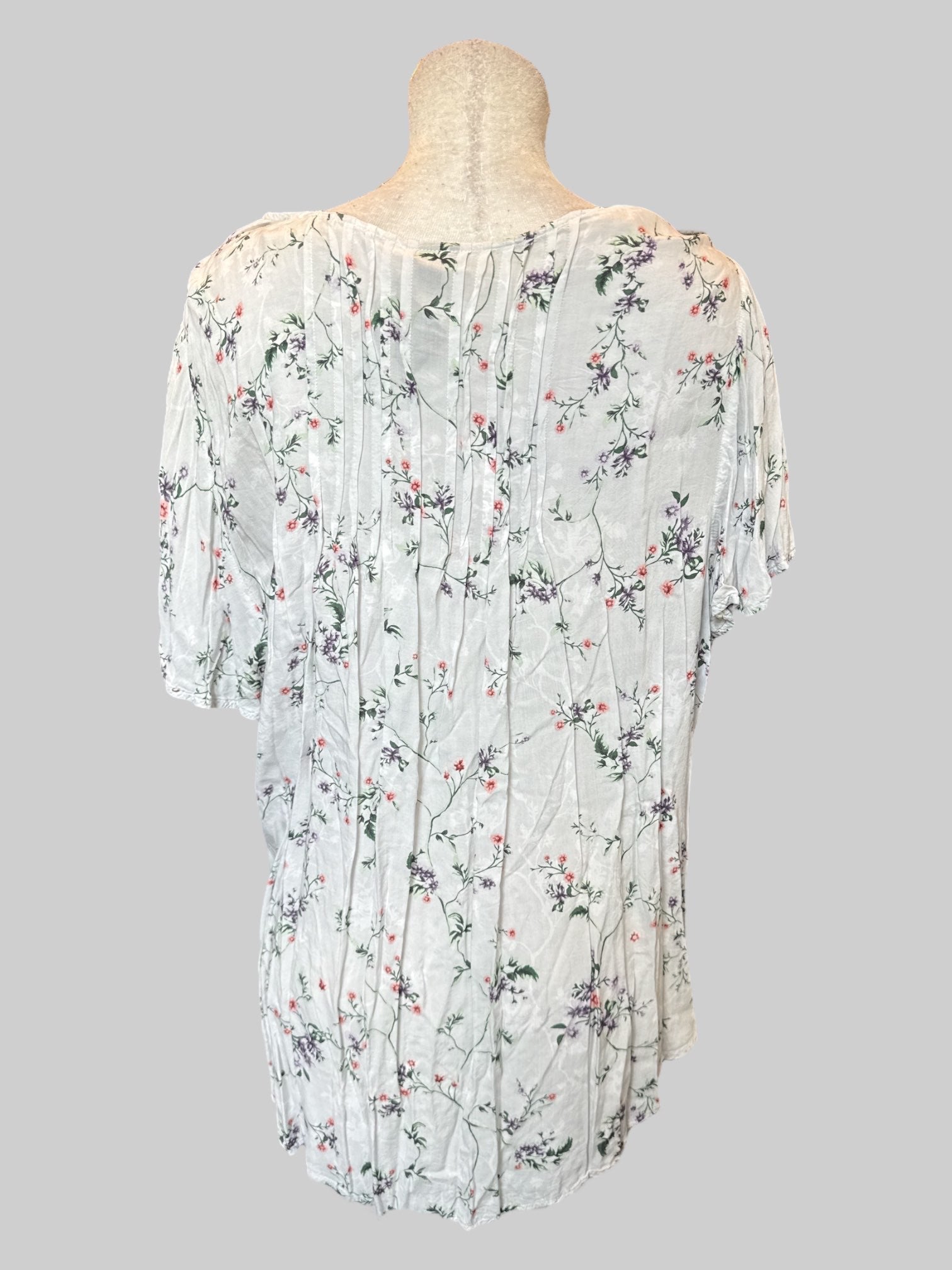 3X White flowy shirt with pleating, buttons on the arms, and purple pink green and white florals