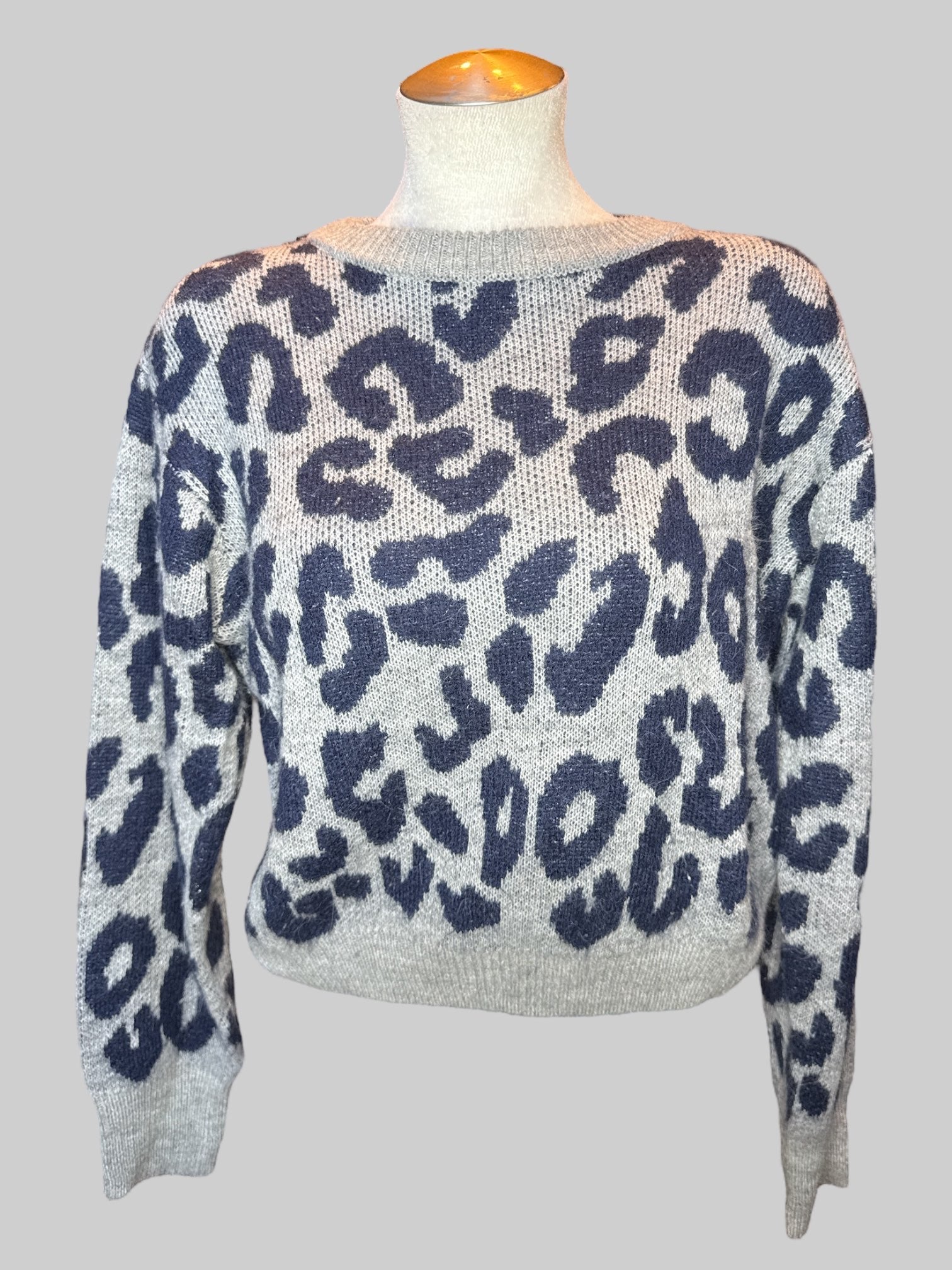 XL Grey knit sweater with blue animal print