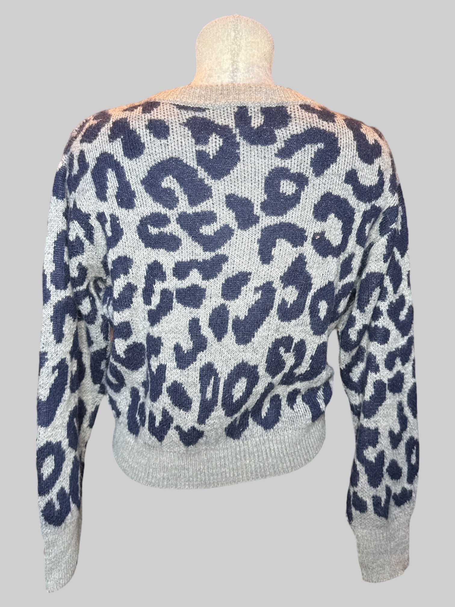 XL Grey knit sweater with blue animal print