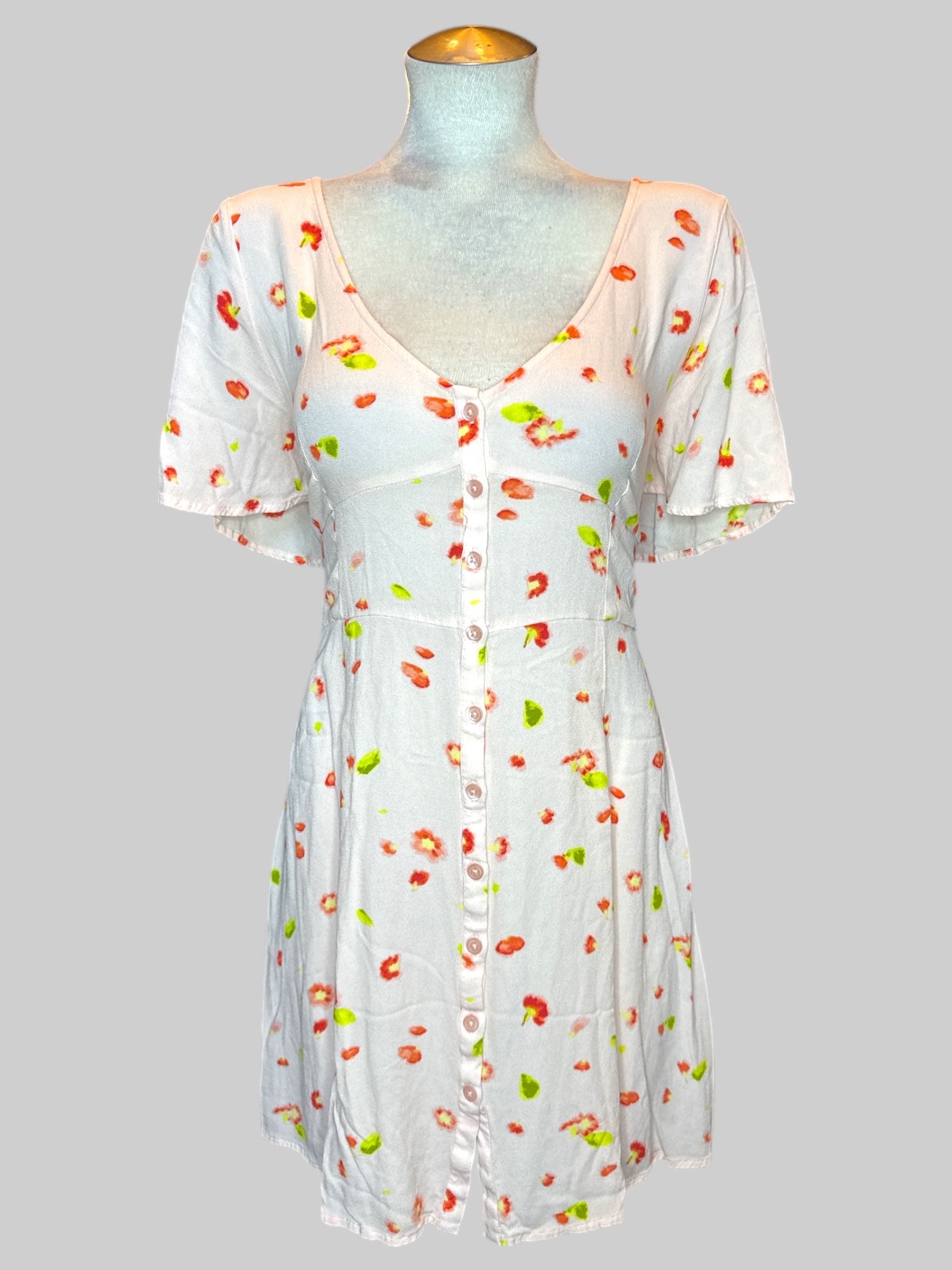 1X Light pink dress with red and green florals and buttons