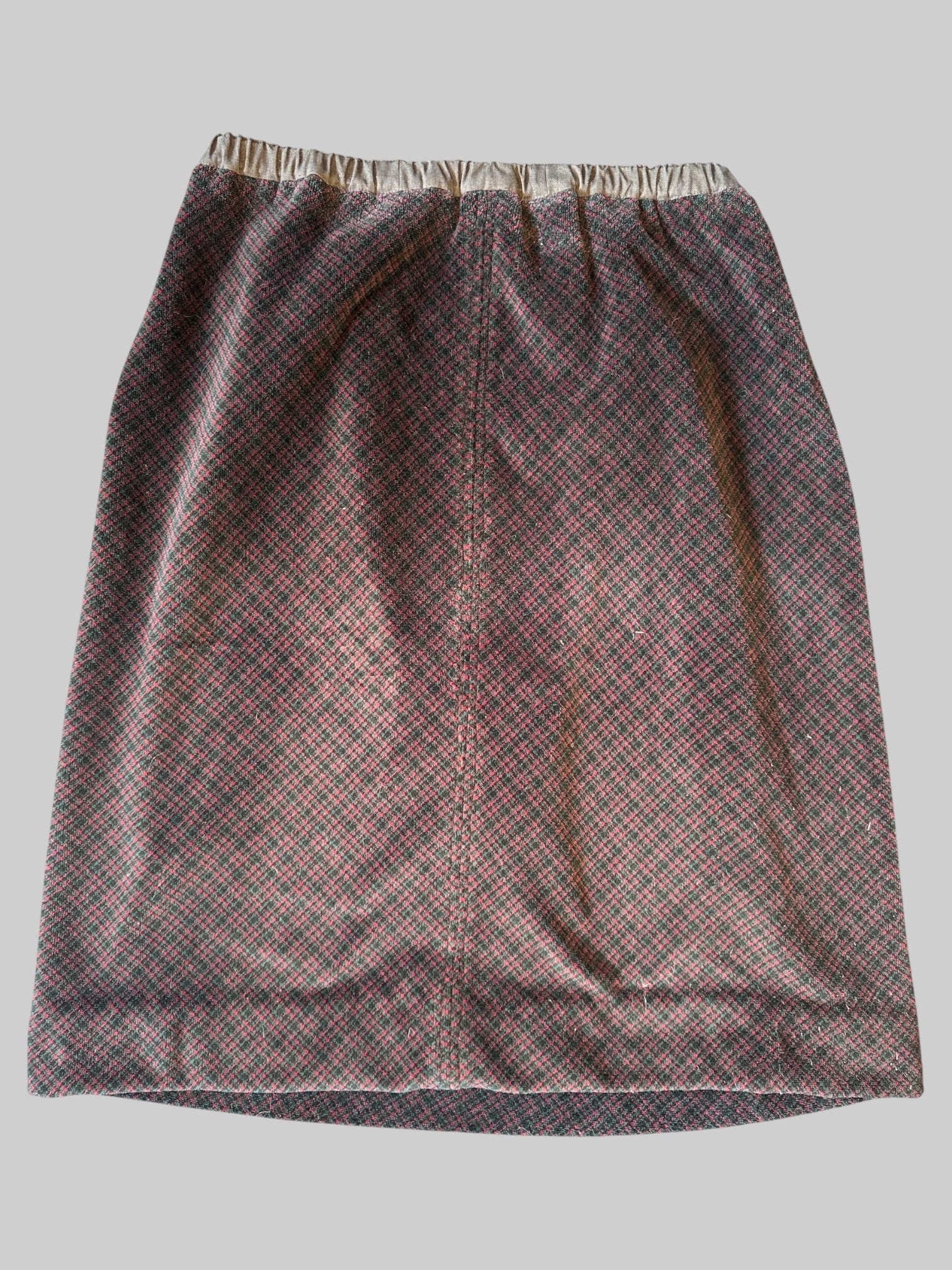 0X Vintage black green and red plaid fluffy skirt with stretchy waist and one pocket on front