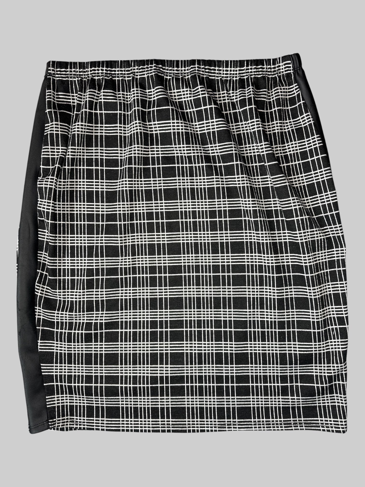 1X Black and white striped ski skirt with stretchy waist, and black panels on sides