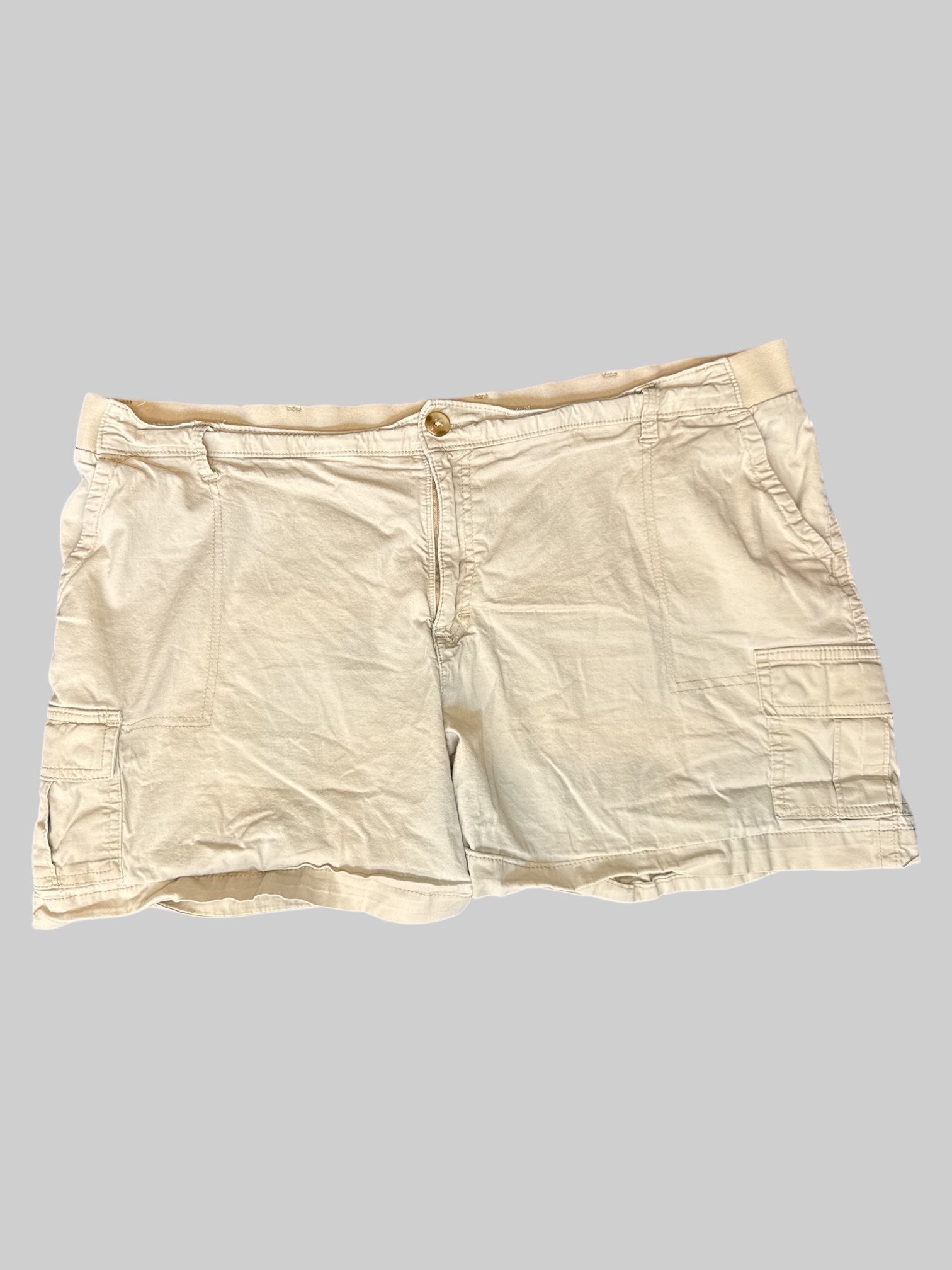 0X Khaki color mid rise shorts with elastic waistband