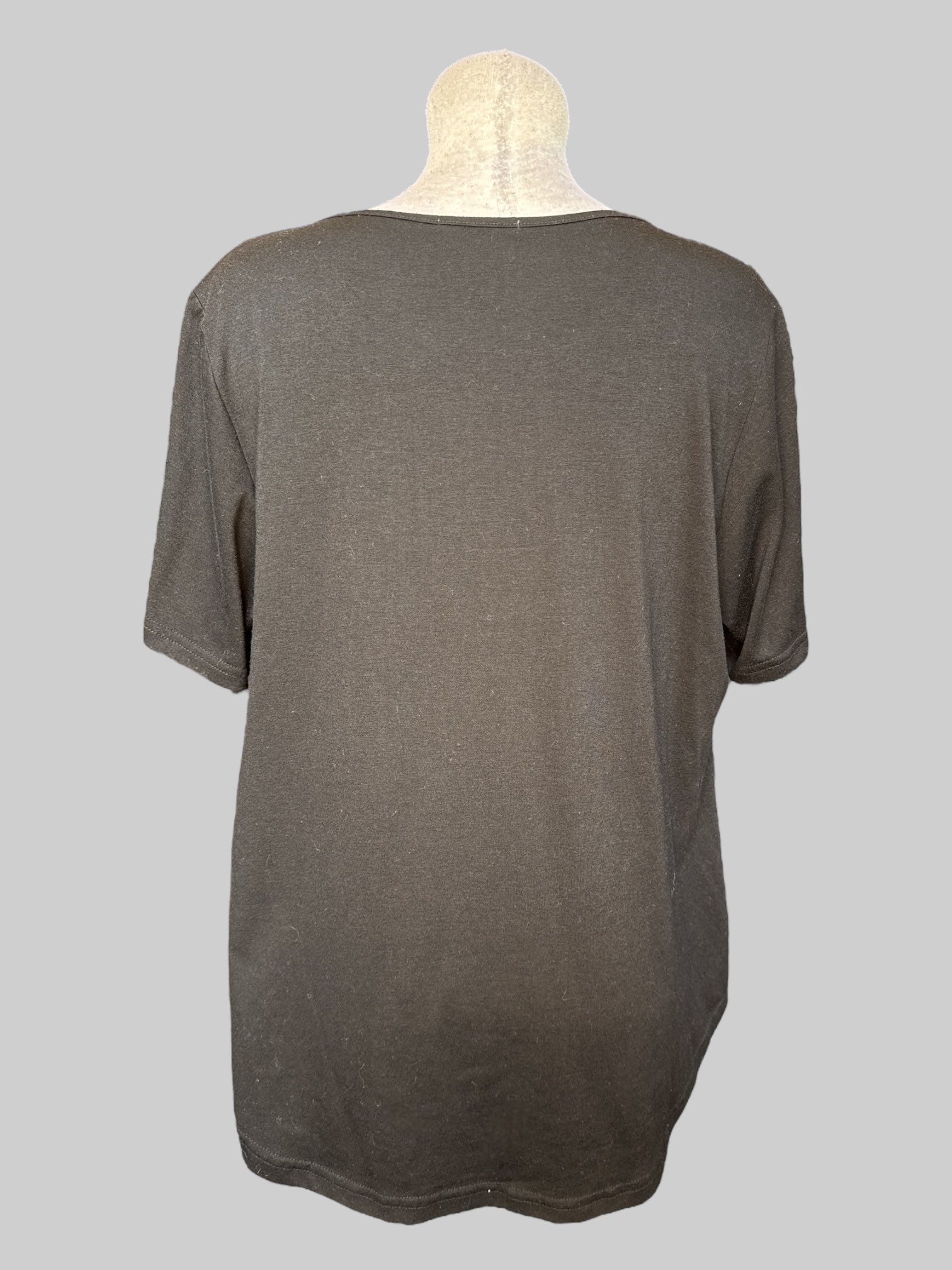 2X Black flowy top with pleating