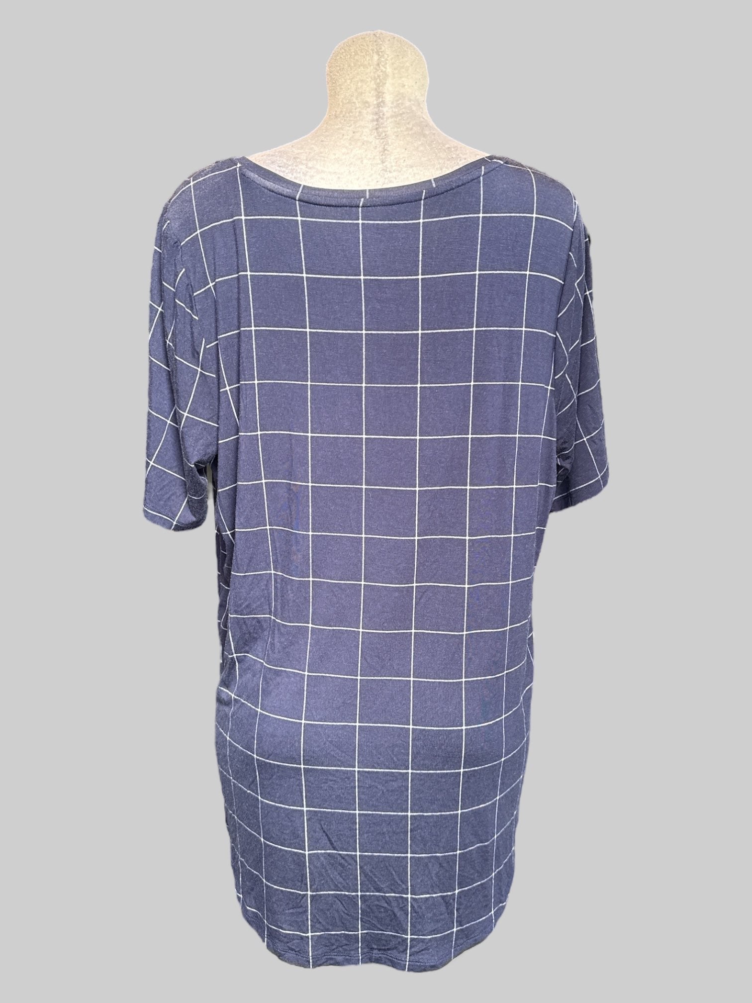 3X blue and white patterned flowy top