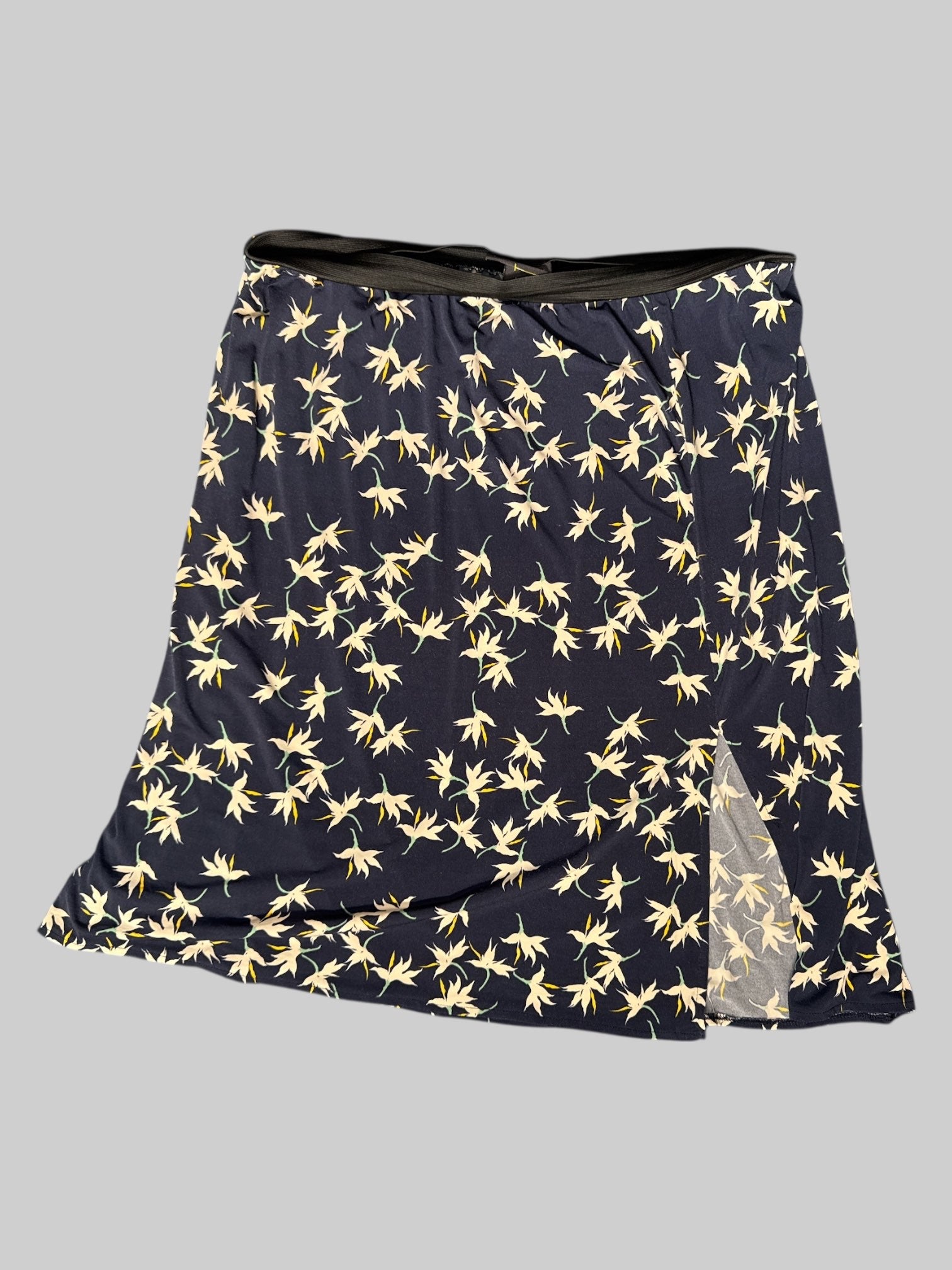 2X Navy blue skirt with white, yellow, and green florals, and elastic waistband