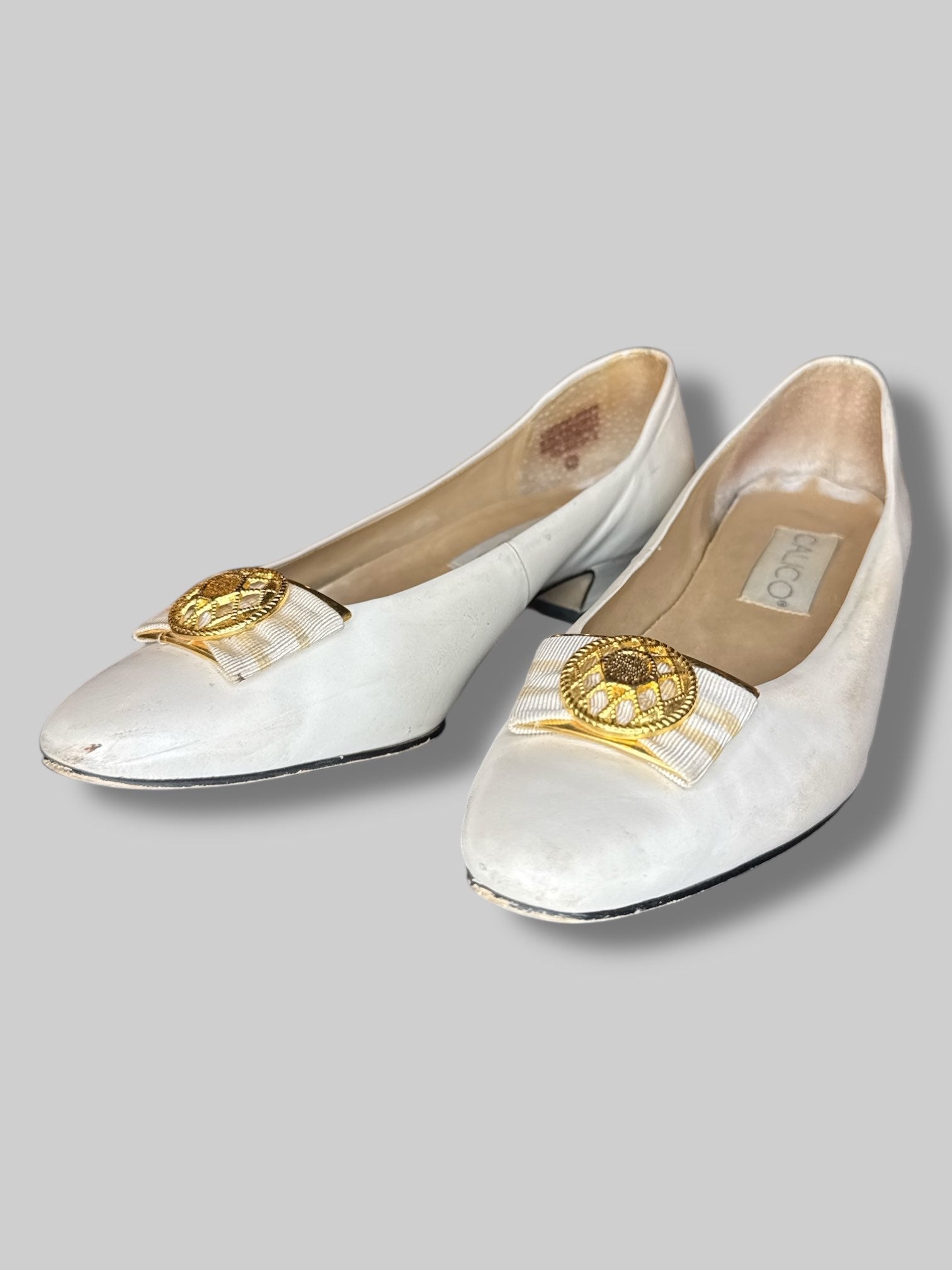 vintage off white shoes with scuffing size 6