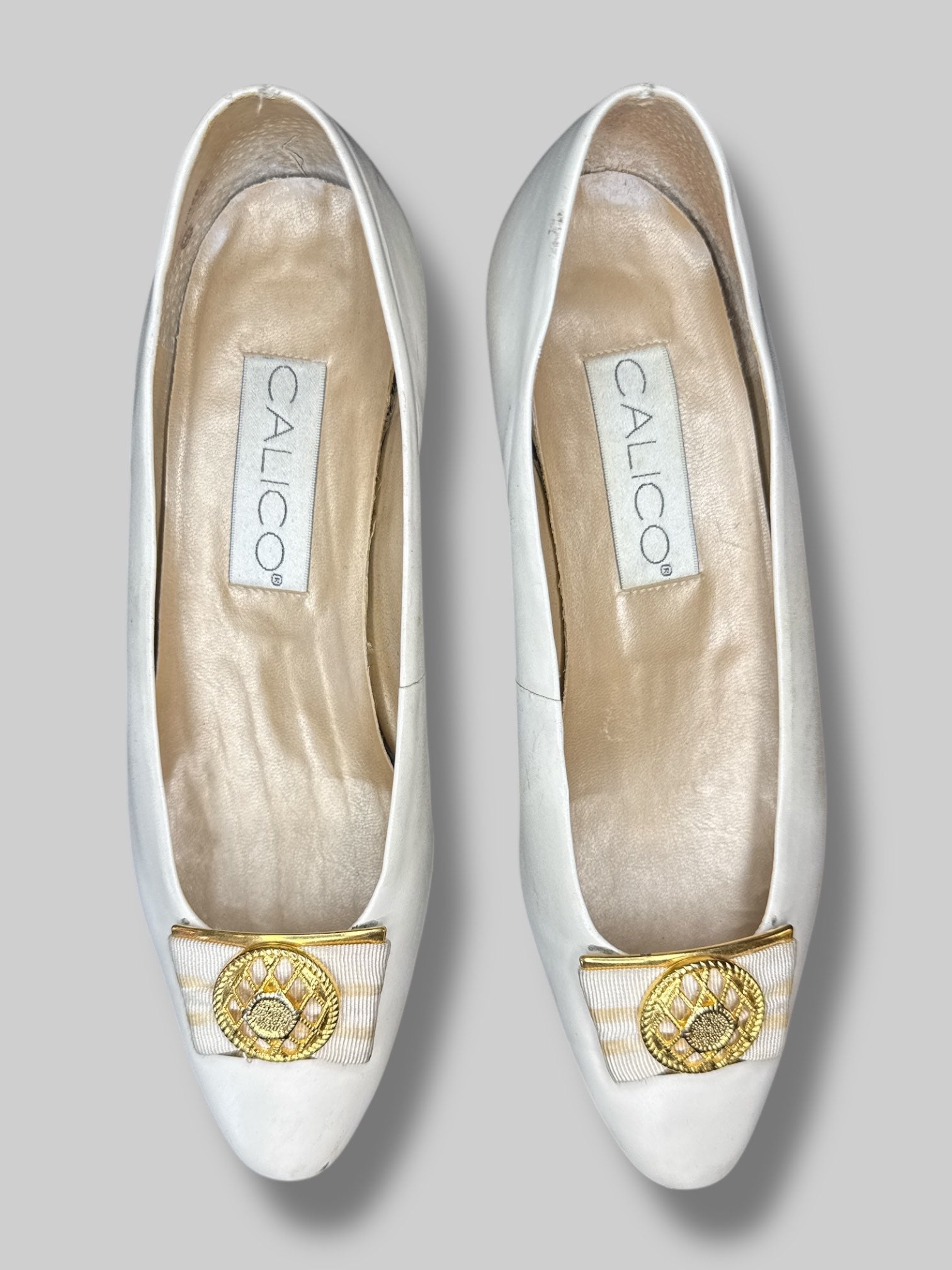 vintage off white shoes with scuffing size 6