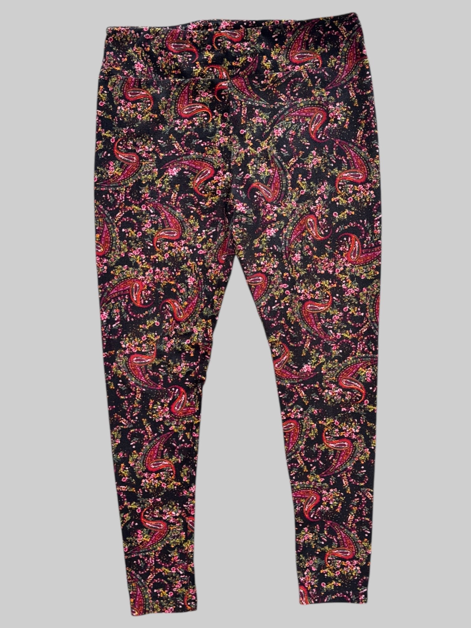 0X Black leggings with multicolor paisley and floral pattern