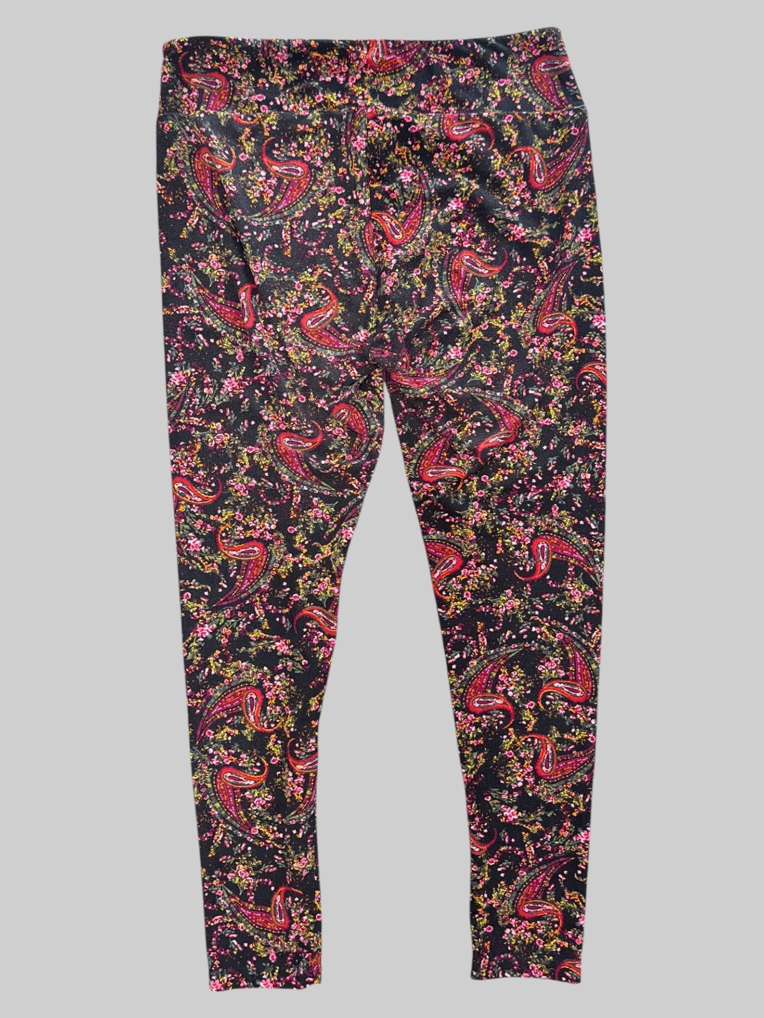 0X Black leggings with multicolor paisley and floral pattern