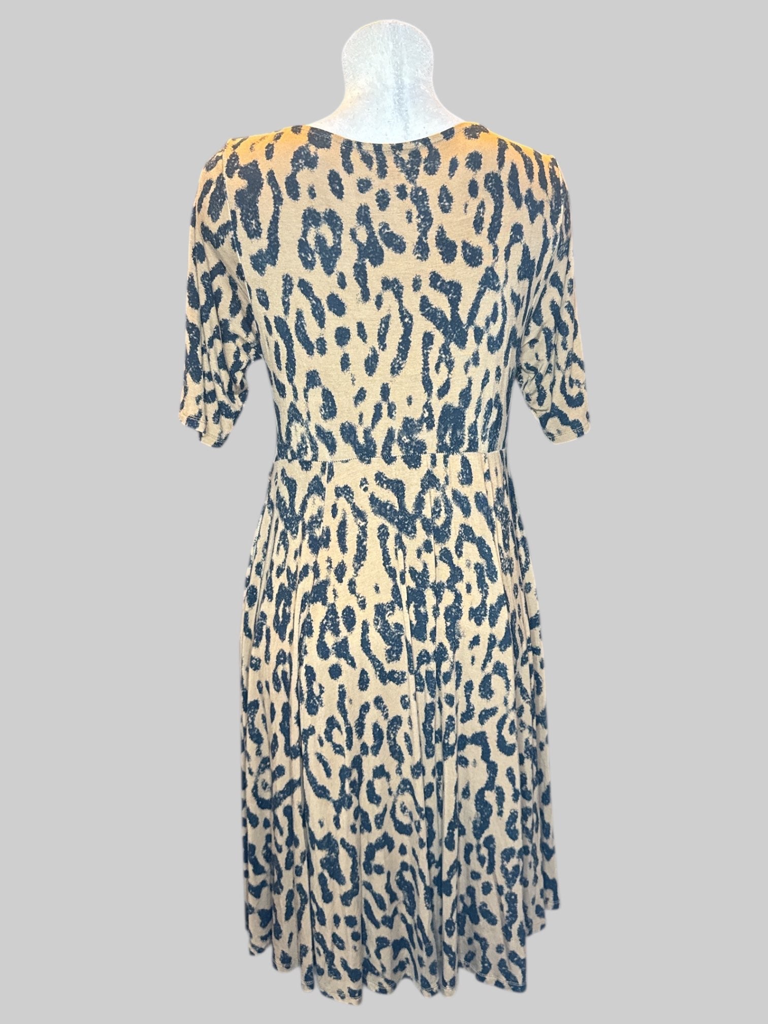 XL Soft brown animal print dress with twist in middle