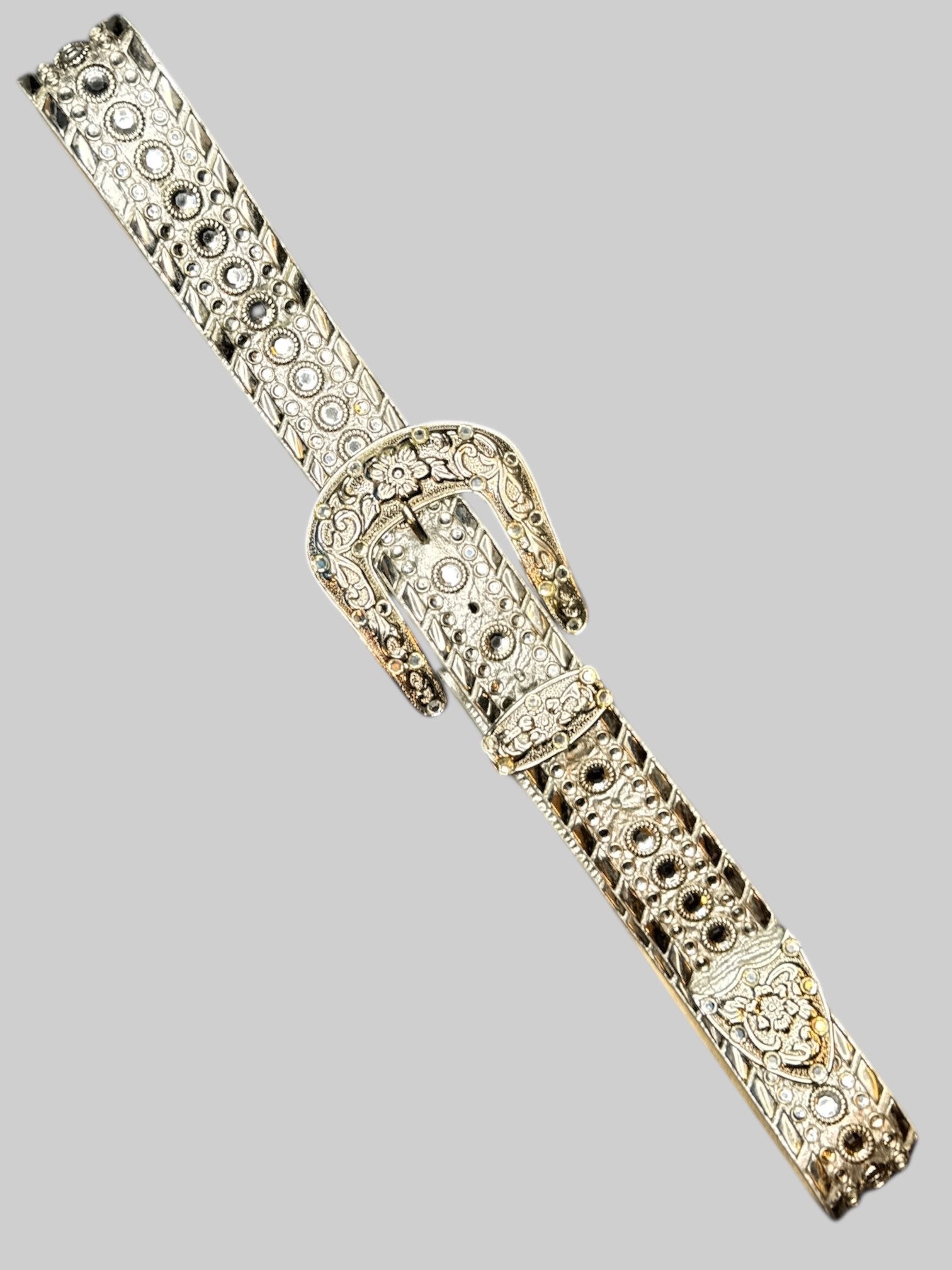 L Vintage silver tone belt with reflective studs and beautiful belt buckle