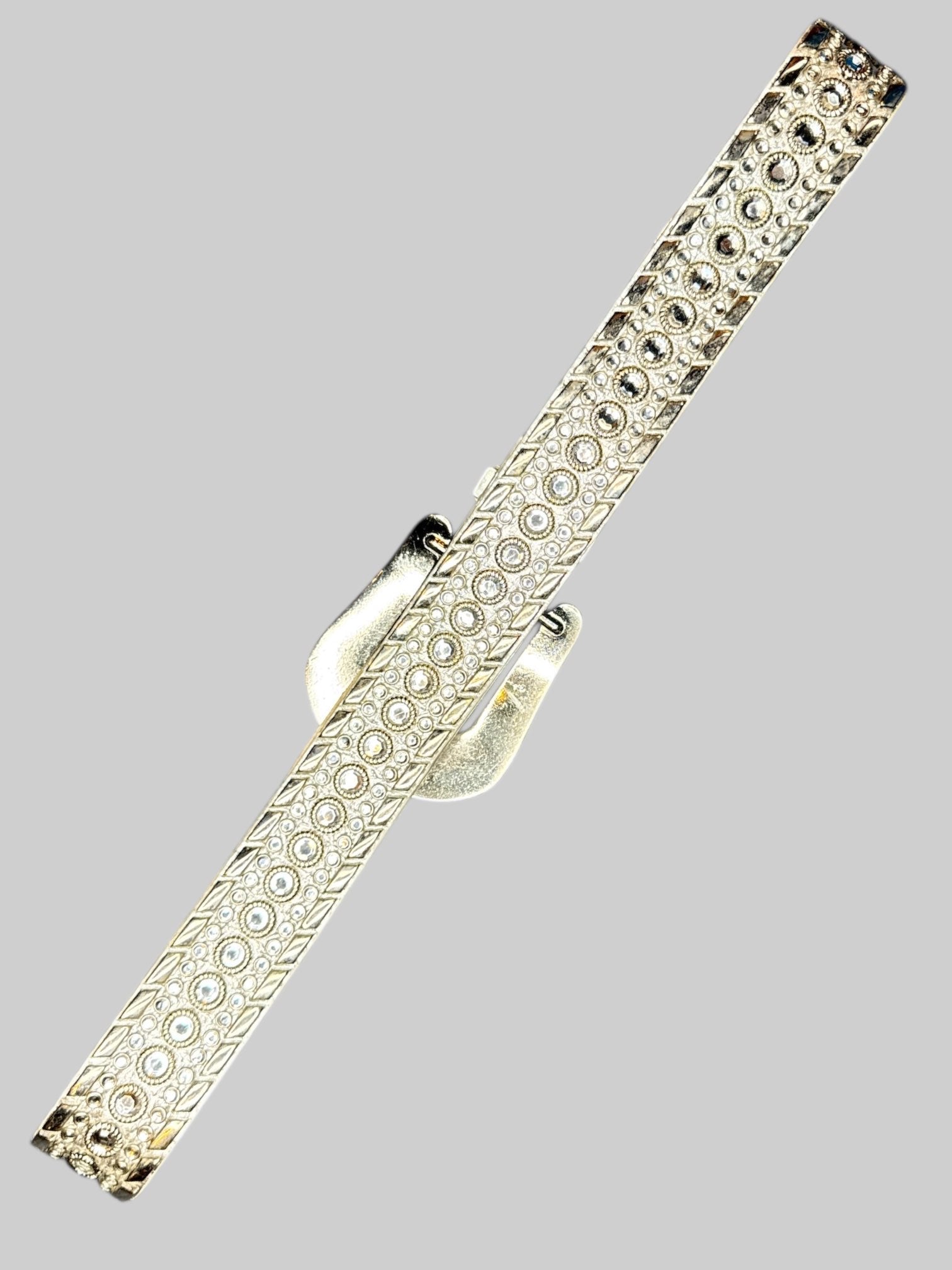 L Vintage silver tone belt with reflective studs and beautiful belt buckle