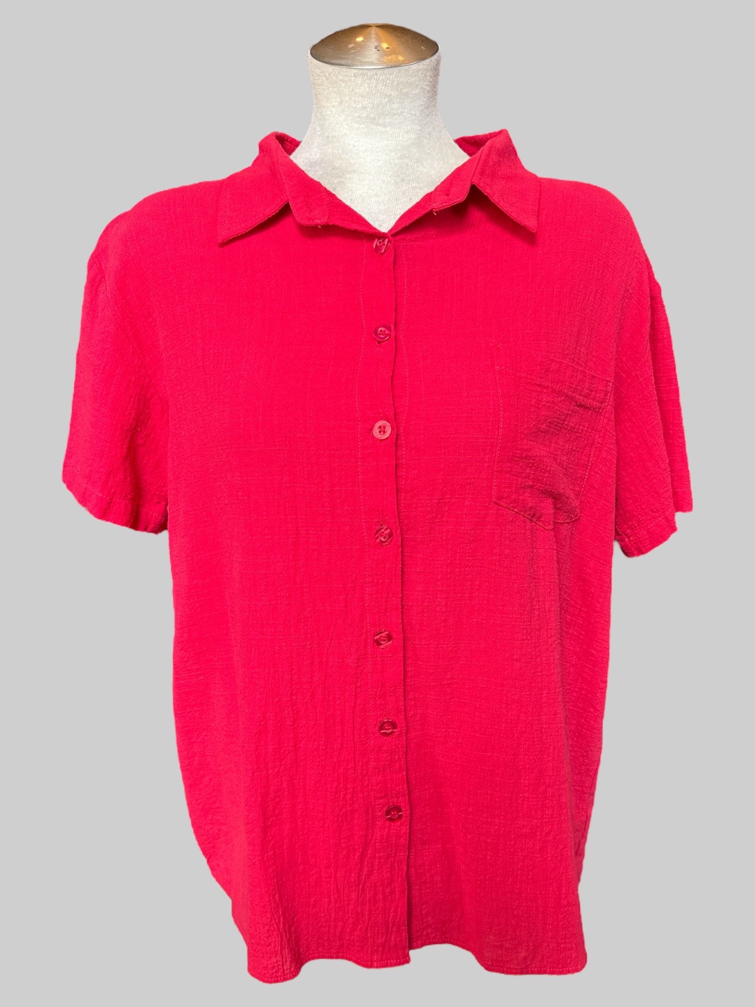 L Red textured button up shirt