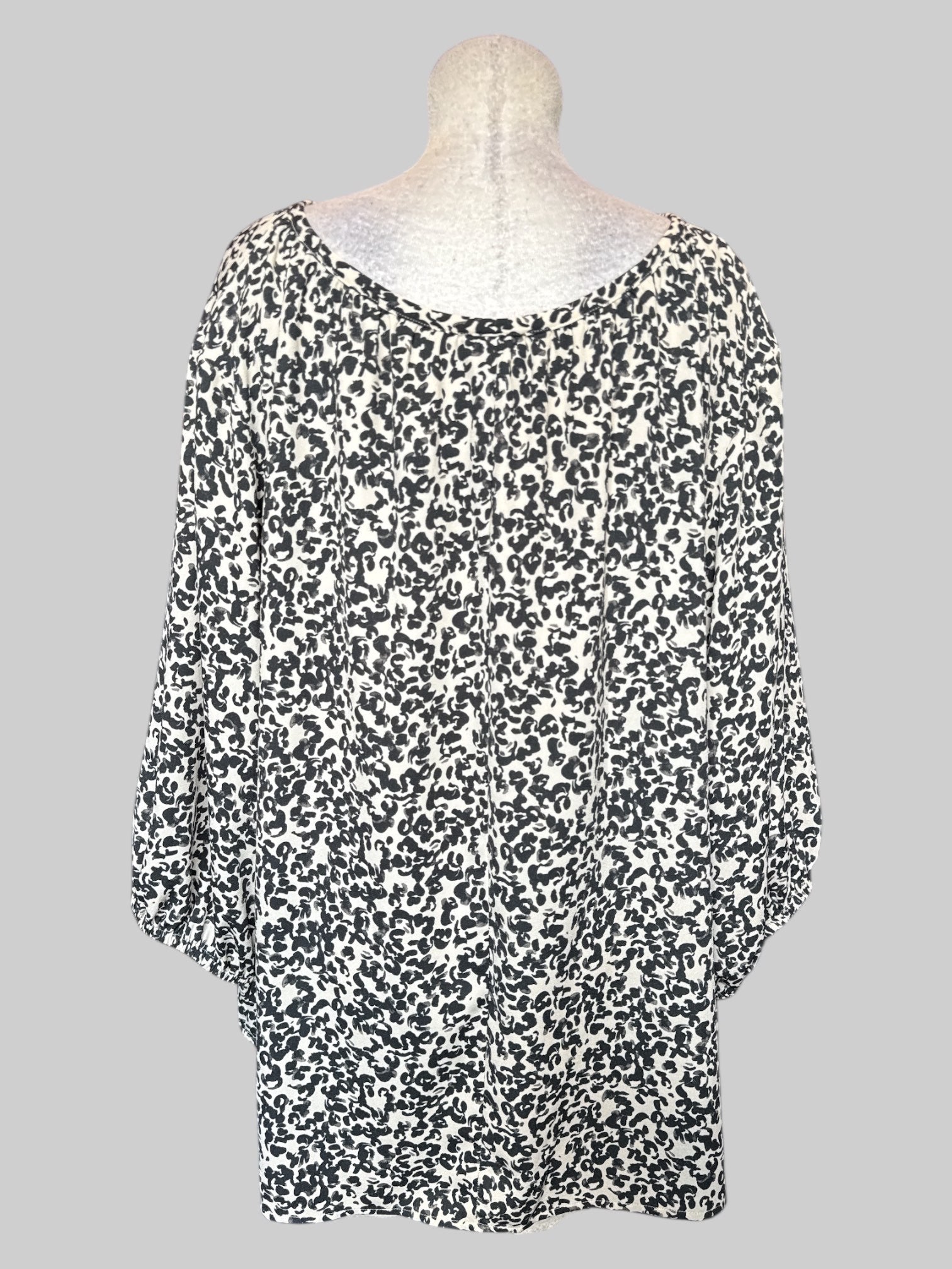 4X light pink long sleeve blouse with animal print and balloon sleeves