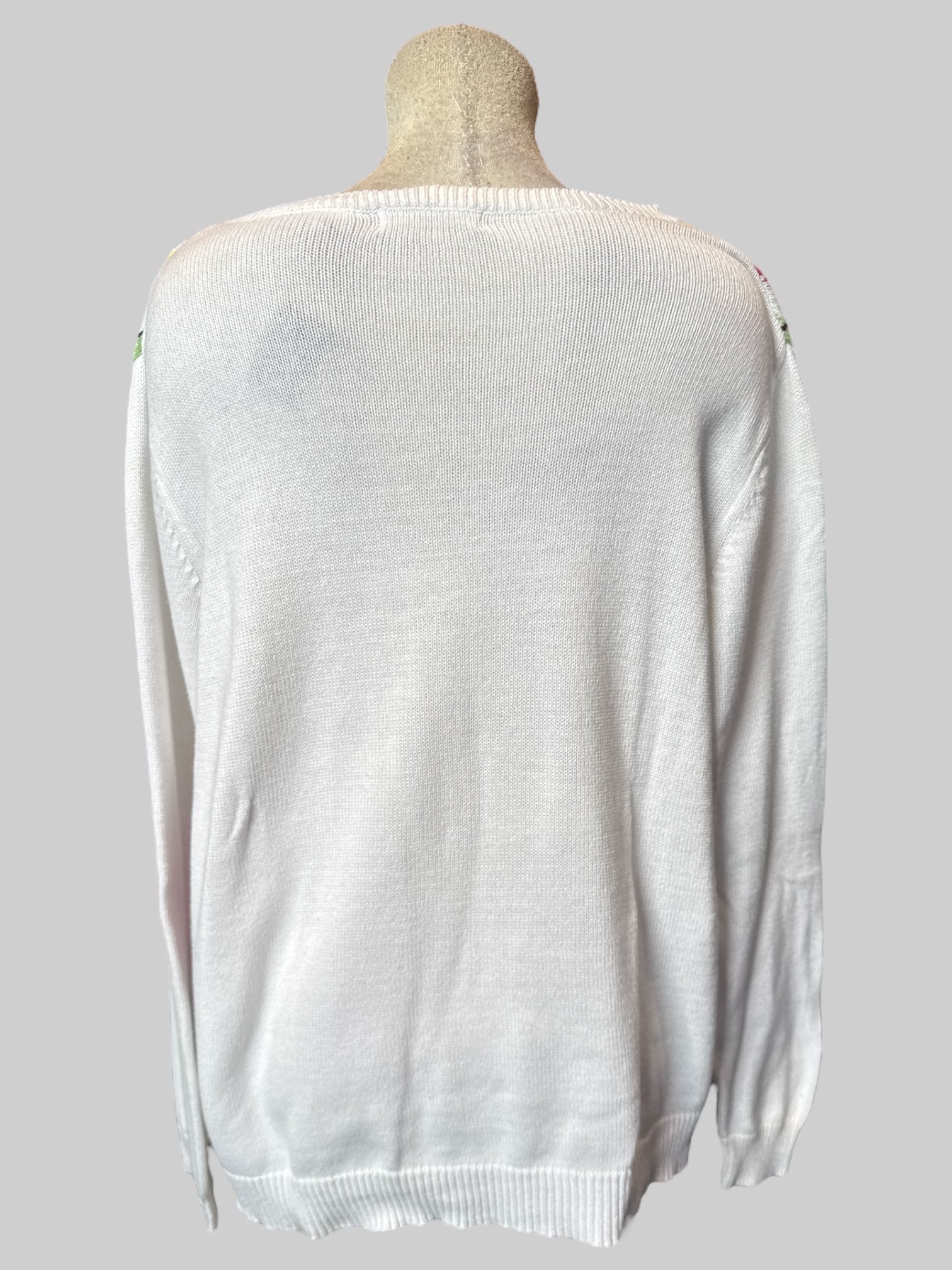 2X vintage white sweater with multicolor pattern