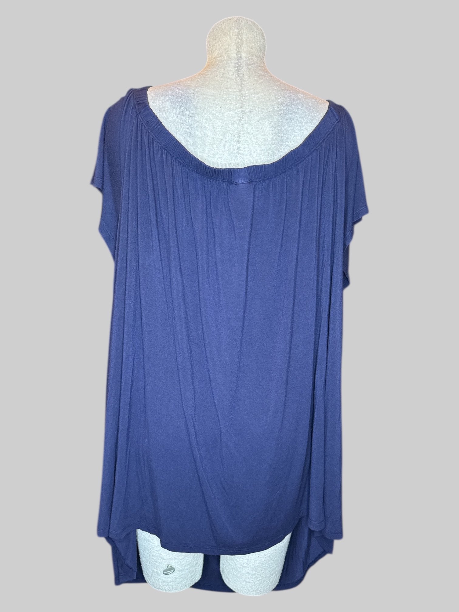 8X Navy blue flowy top