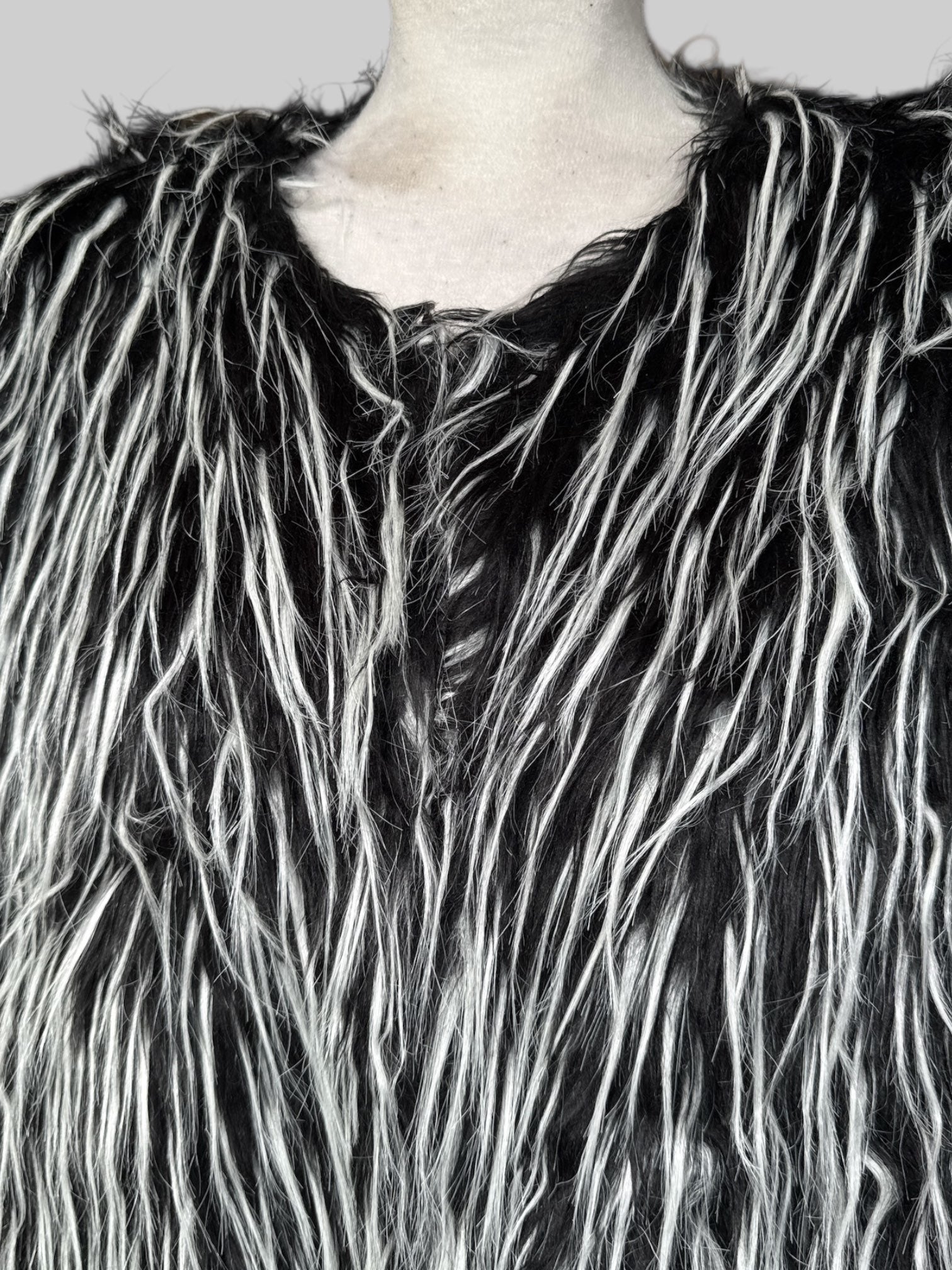 0X furry black and white sleeveless cardigan with clasps instead of buttons and pleather sides