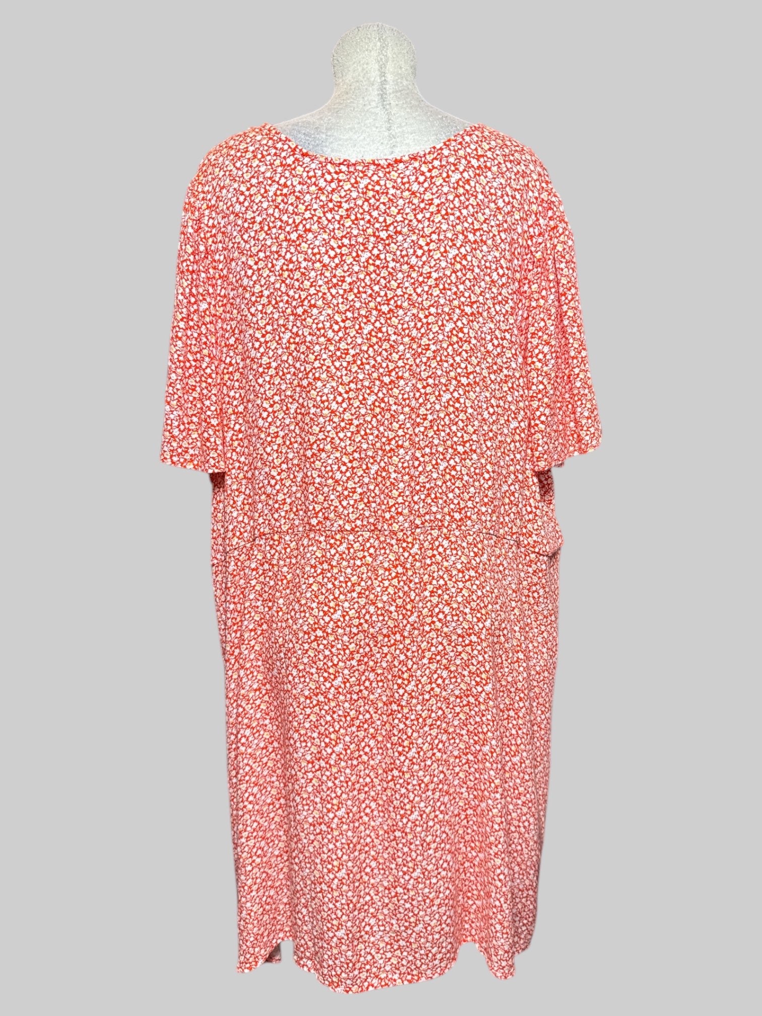 4X red dress with white and yellow florals and buttons