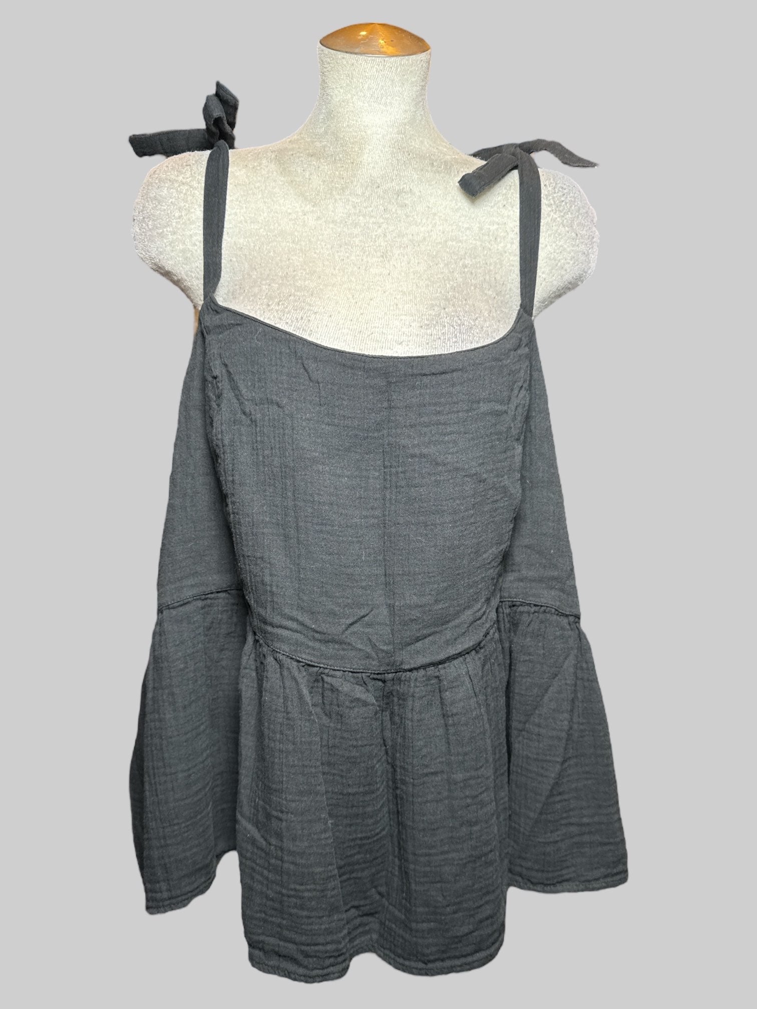 4X black sleeveless top with tie straps, pleating, and shirred back