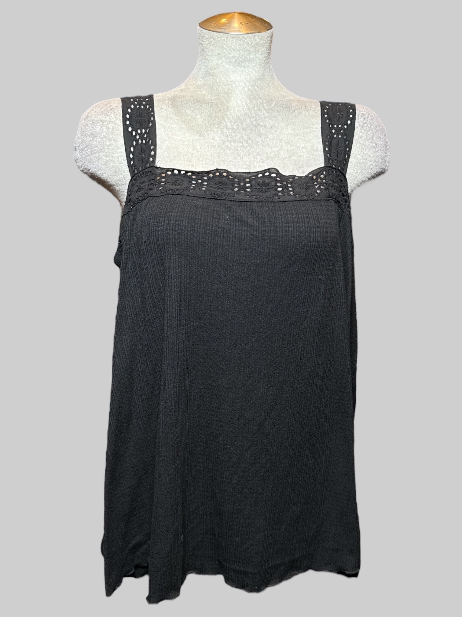 2X black sleeveless top with lattice cutouts and lettuce trim