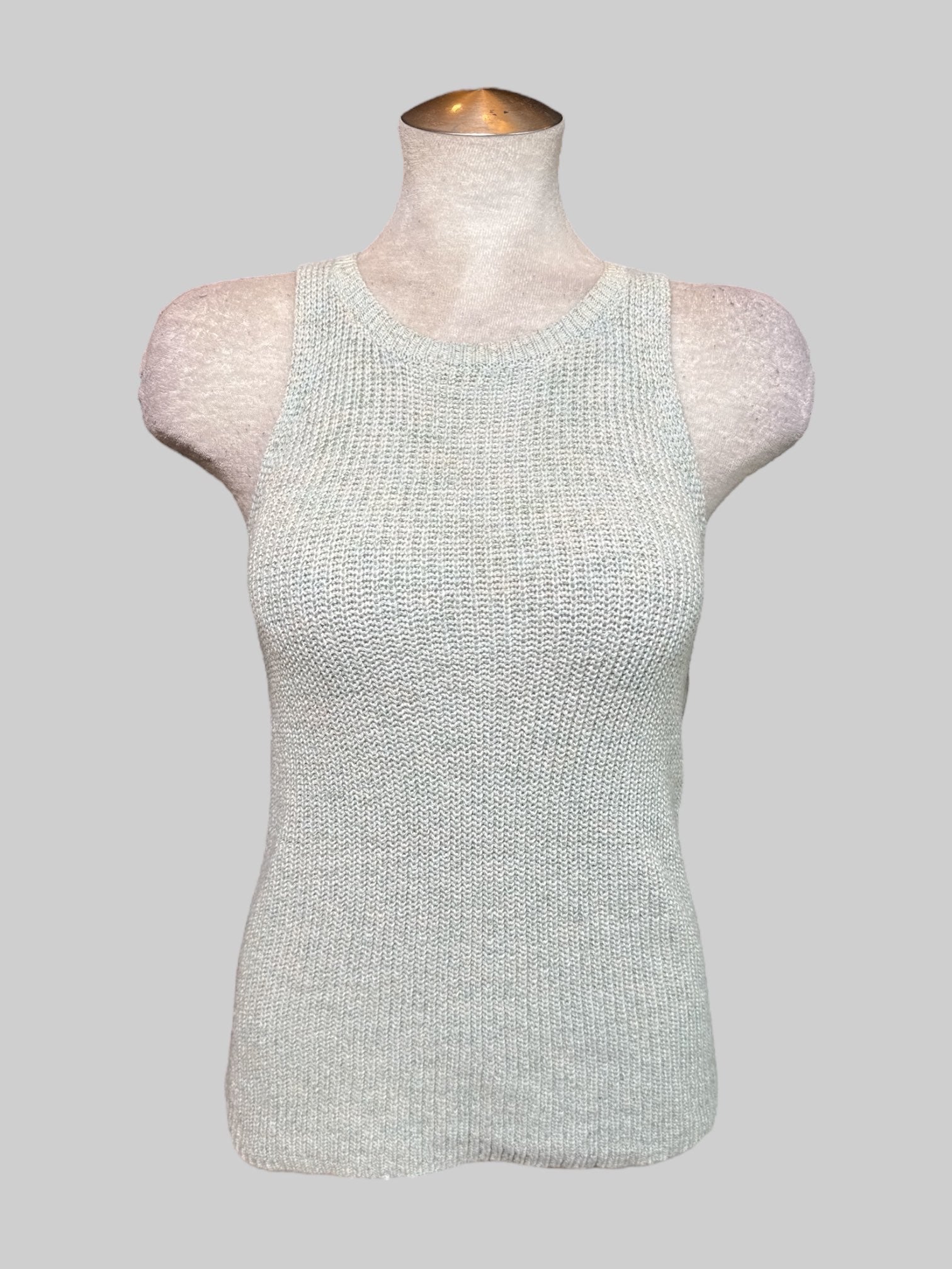 M multicolor sleeveless knit top