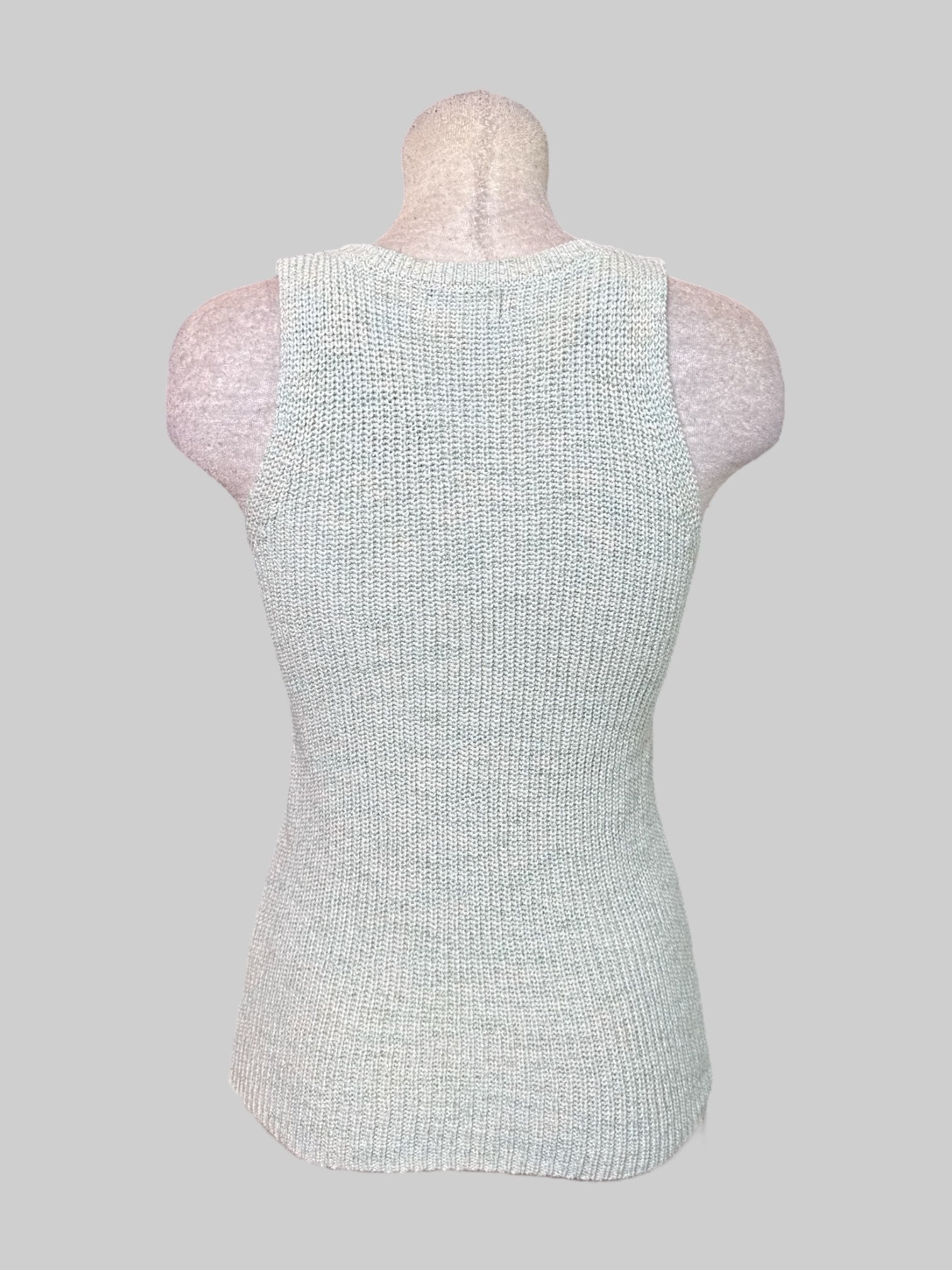 M multicolor sleeveless knit top