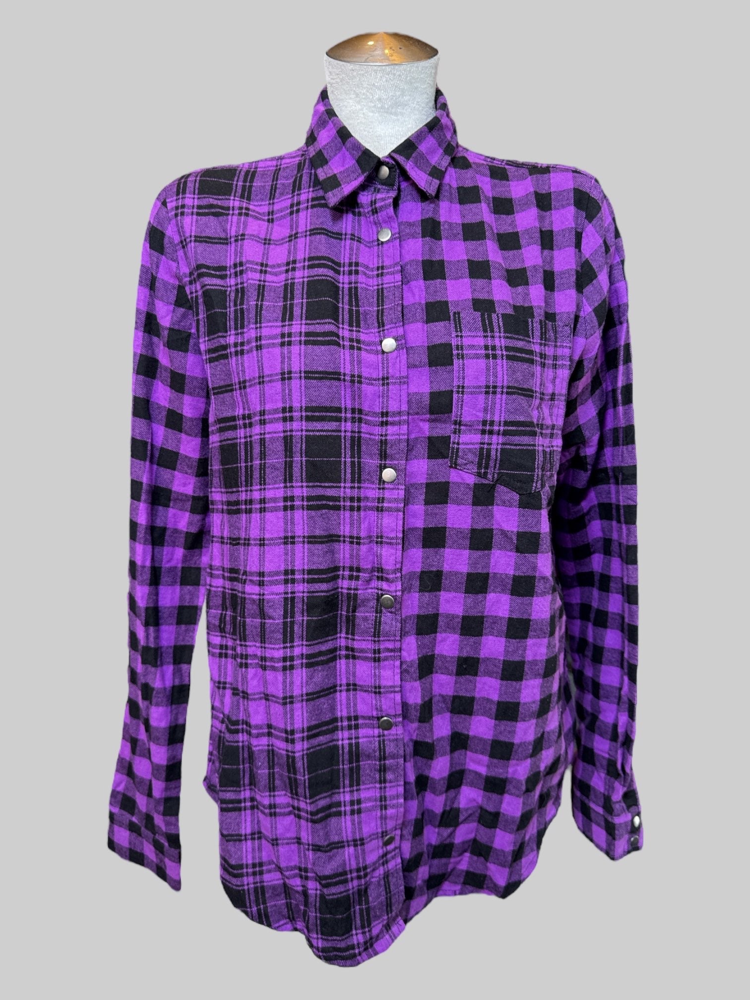 M purple and black split Plaid and Shepherd snap button down with front pocket