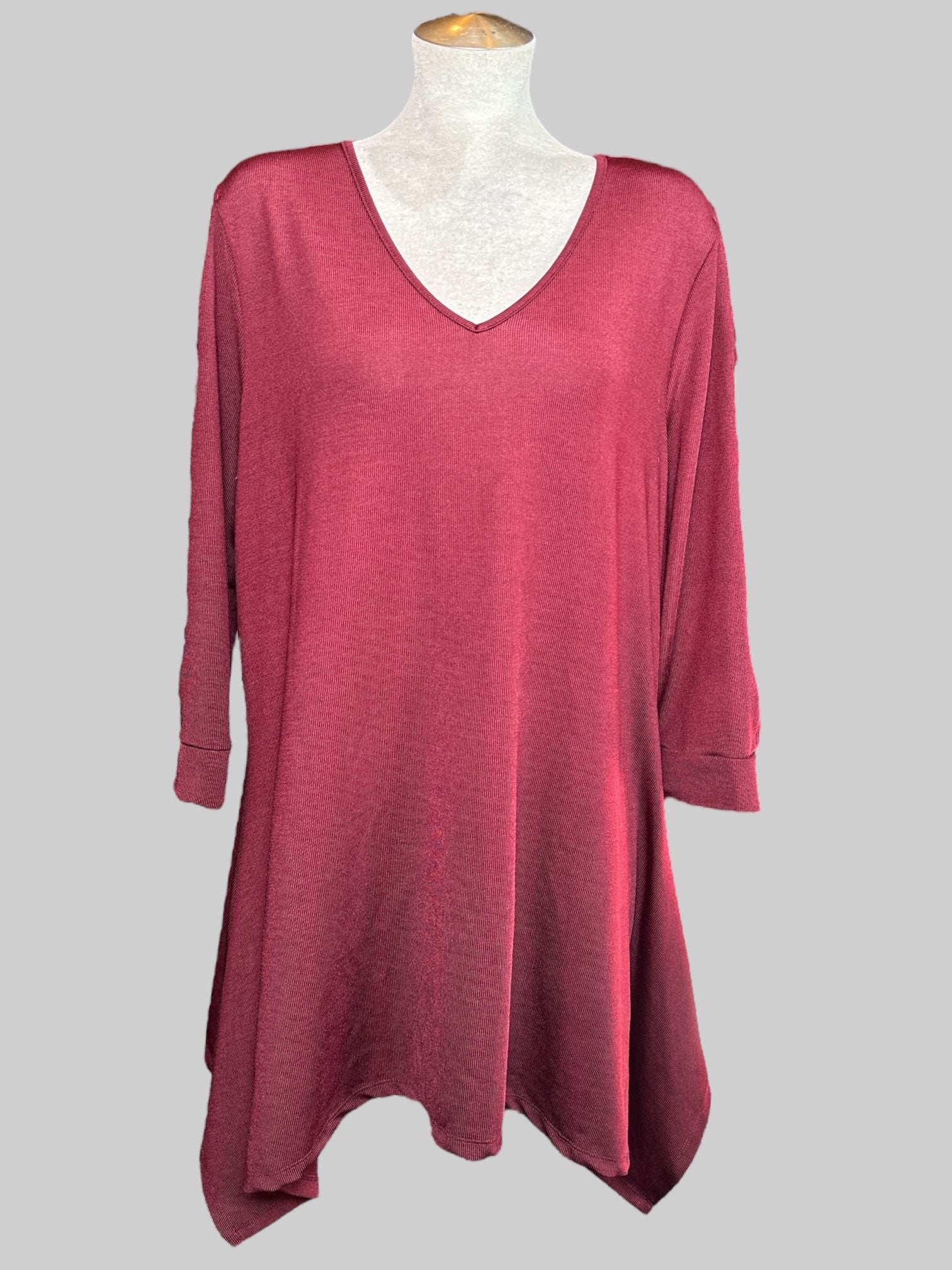 2X dark red tunic style flowy top with sleeve cutouts