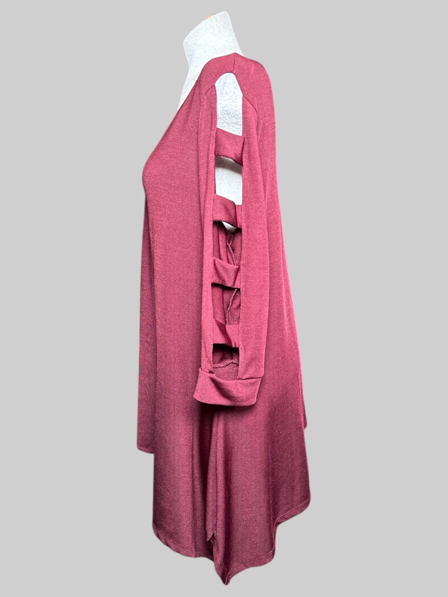 2X dark red tunic style flowy top with sleeve cutouts