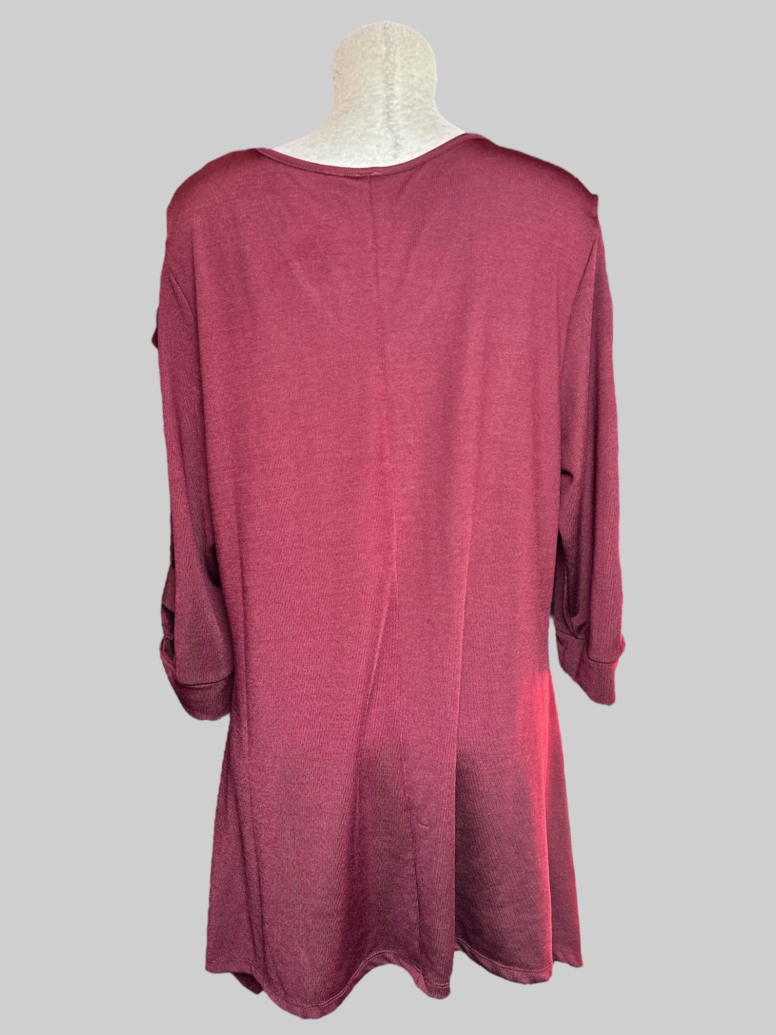 2X dark red tunic style flowy top with sleeve cutouts