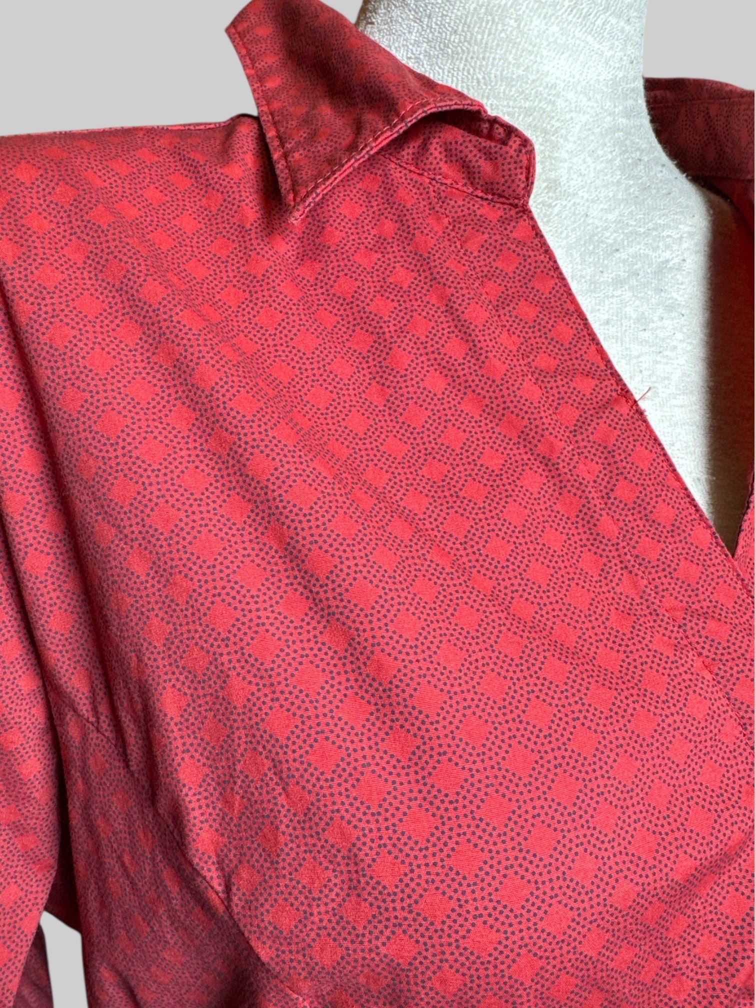 2X red and blue circular pattern button up