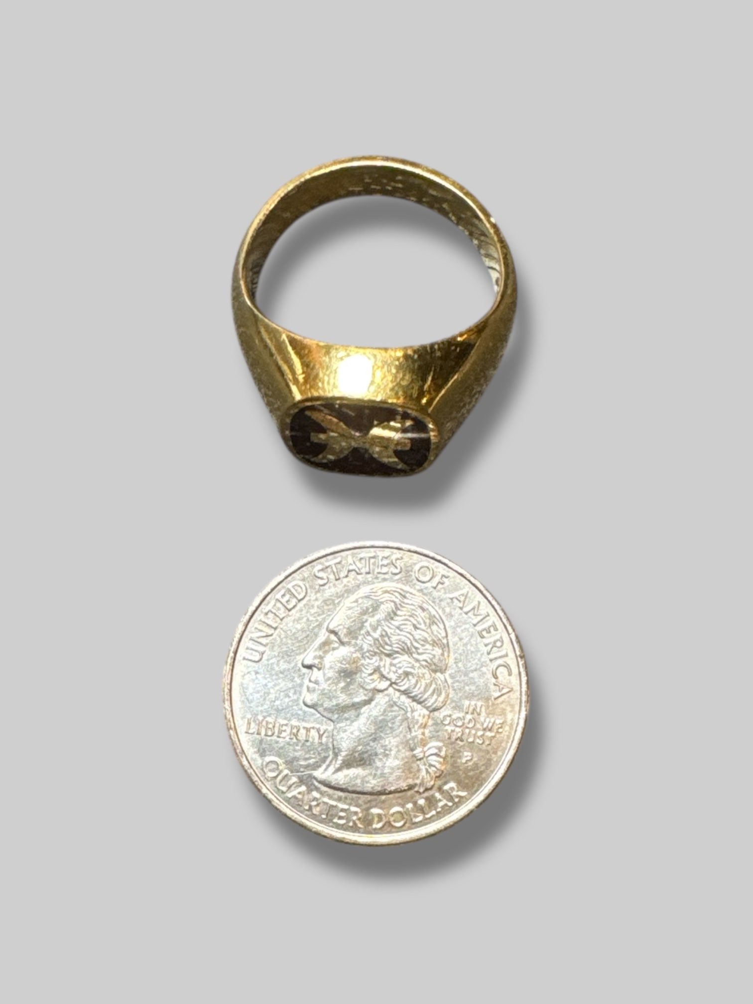 Size 8 gold tone Pisces symbol ring