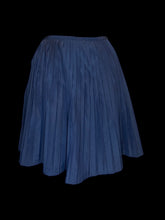 Load image into Gallery viewer, M Dark blue pleated skirt w/ zipper/clasp closure
